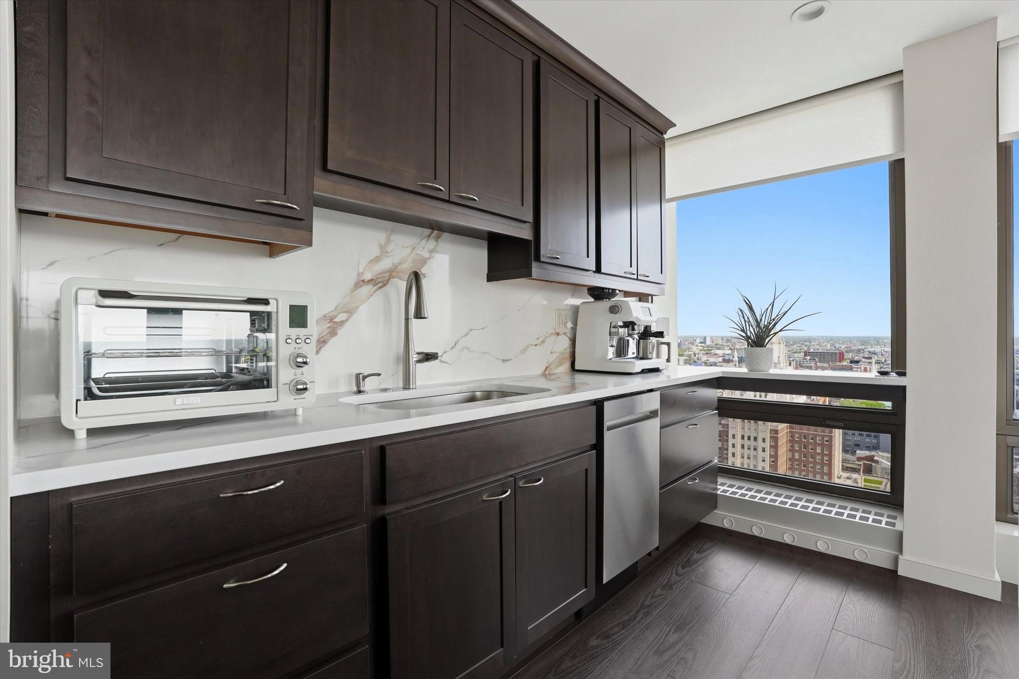 SOCIETY HILL - Residential