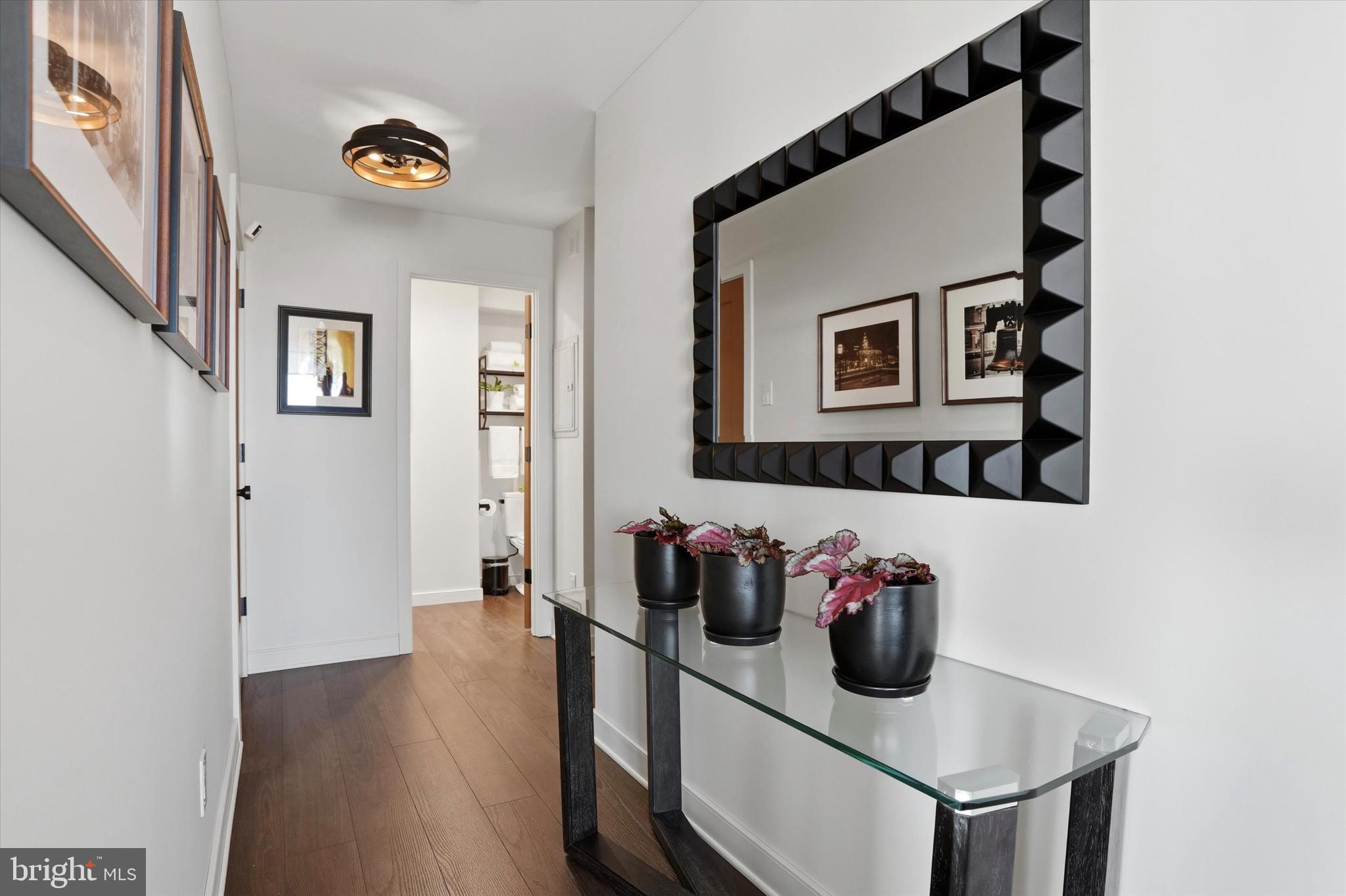 SOCIETY HILL - Residential