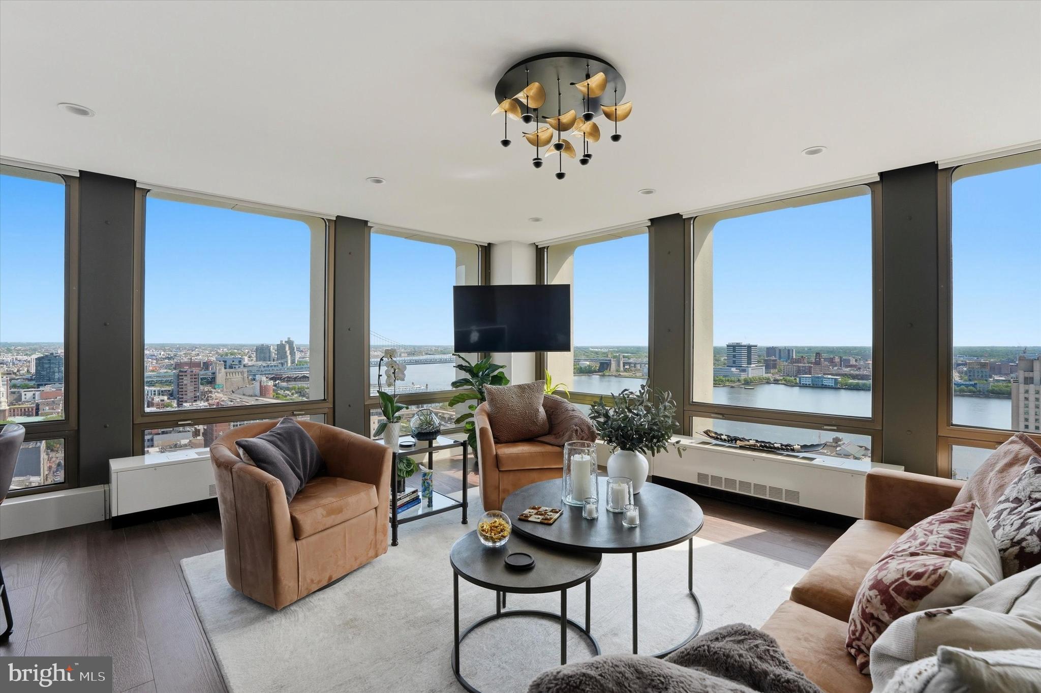 SOCIETY HILL - Residential