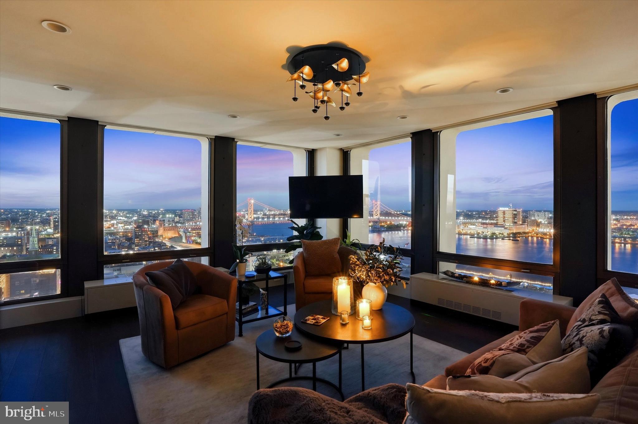 SOCIETY HILL - Residential