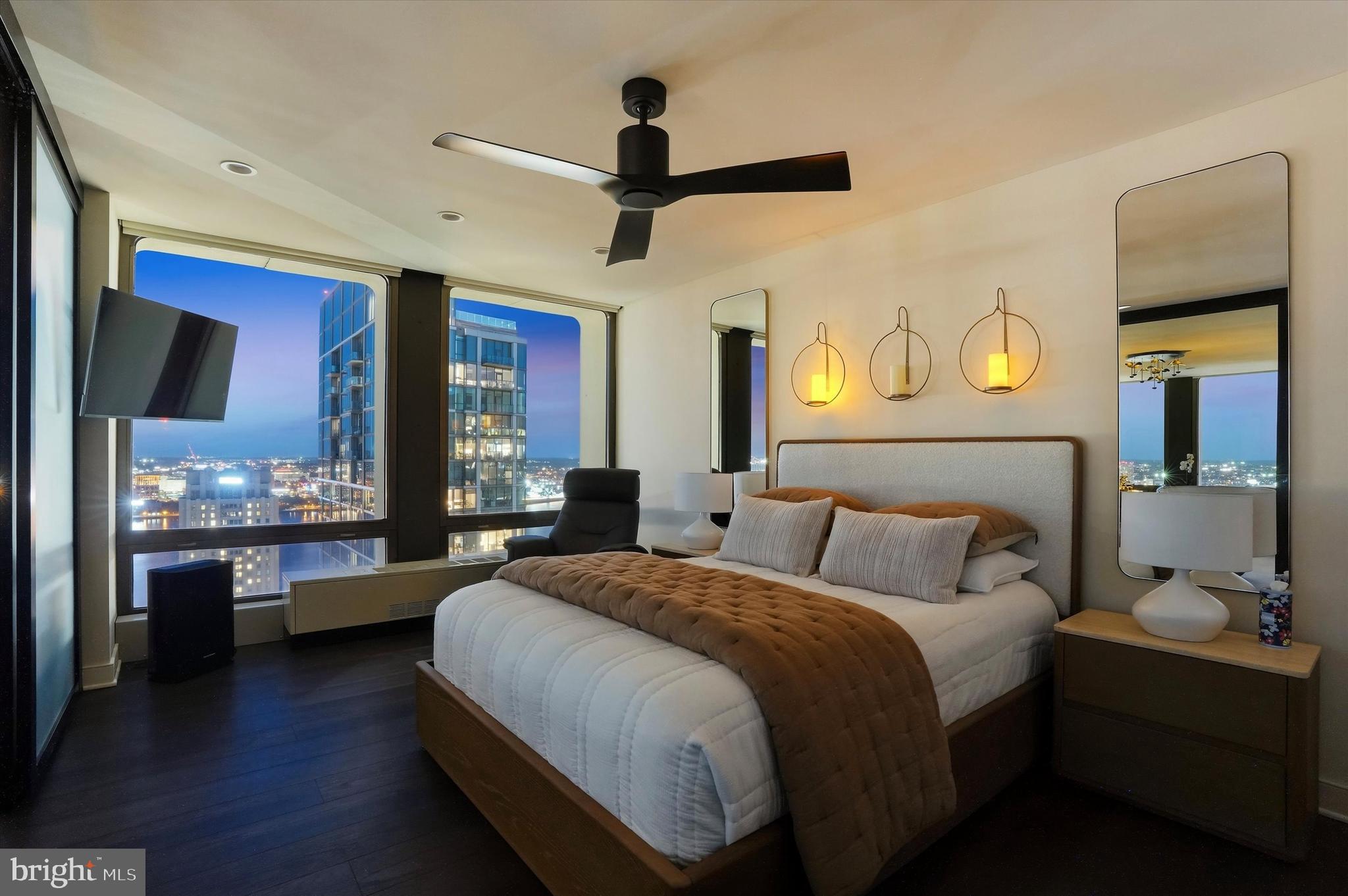 SOCIETY HILL - Residential