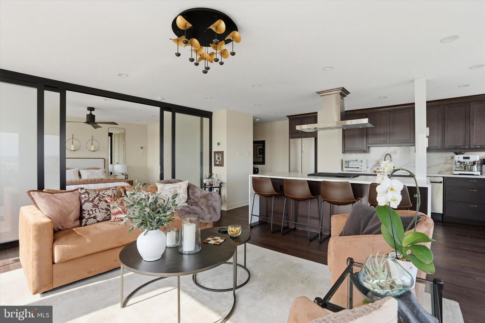 SOCIETY HILL - Residential
