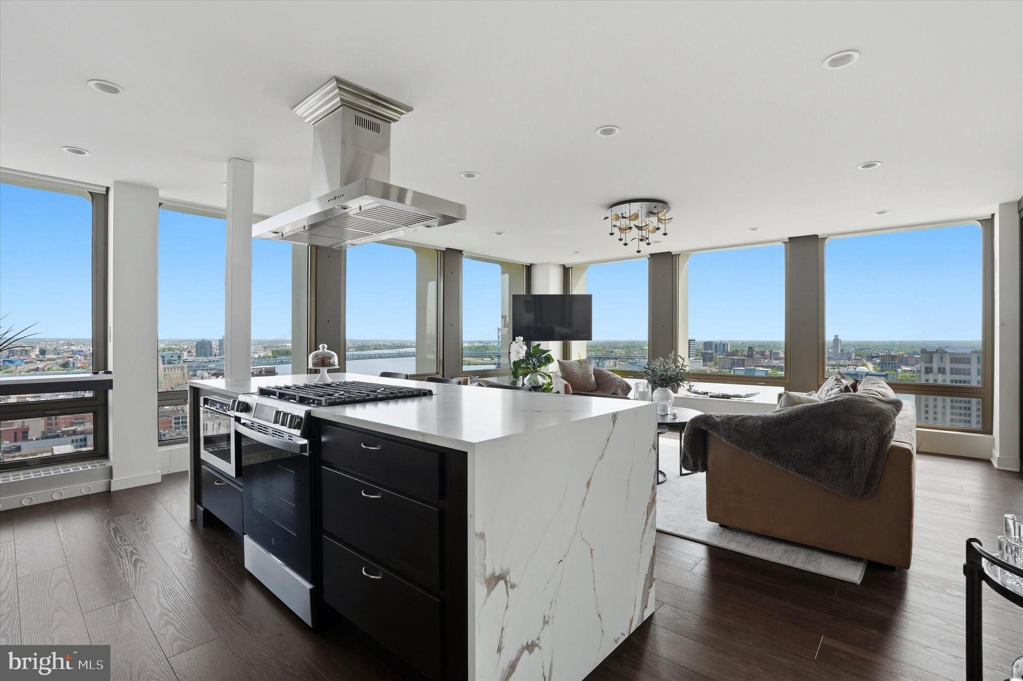 SOCIETY HILL - Residential