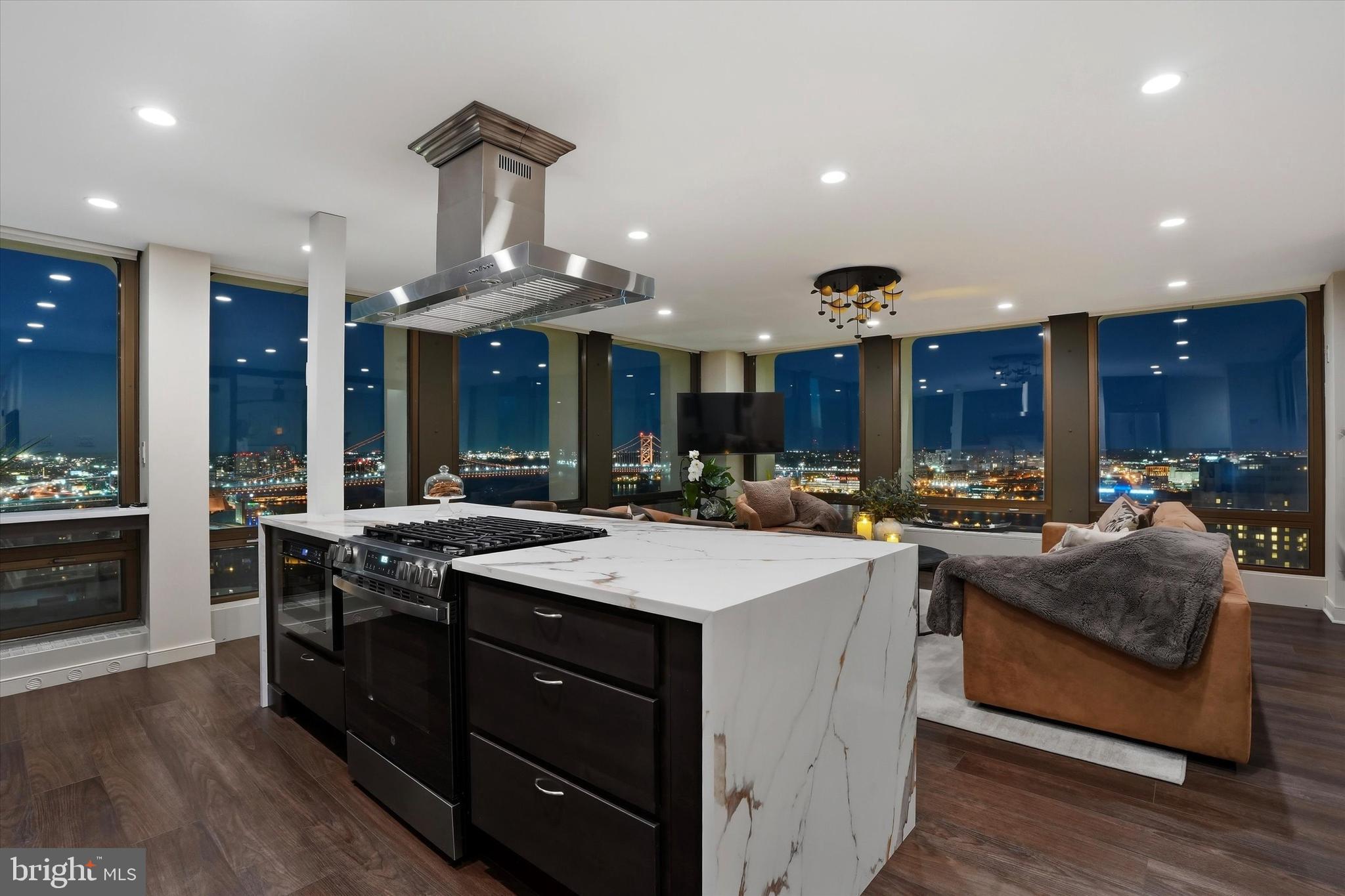 SOCIETY HILL - Residential
