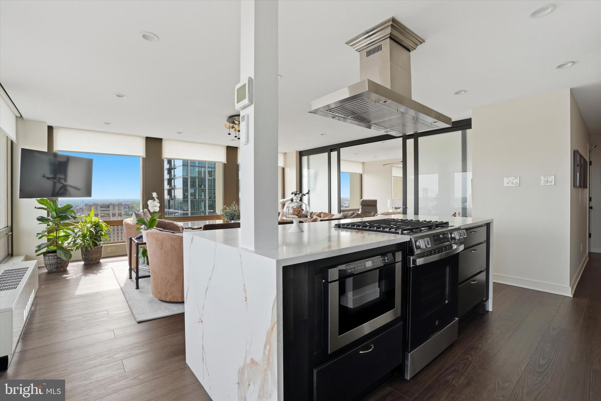 SOCIETY HILL - Residential