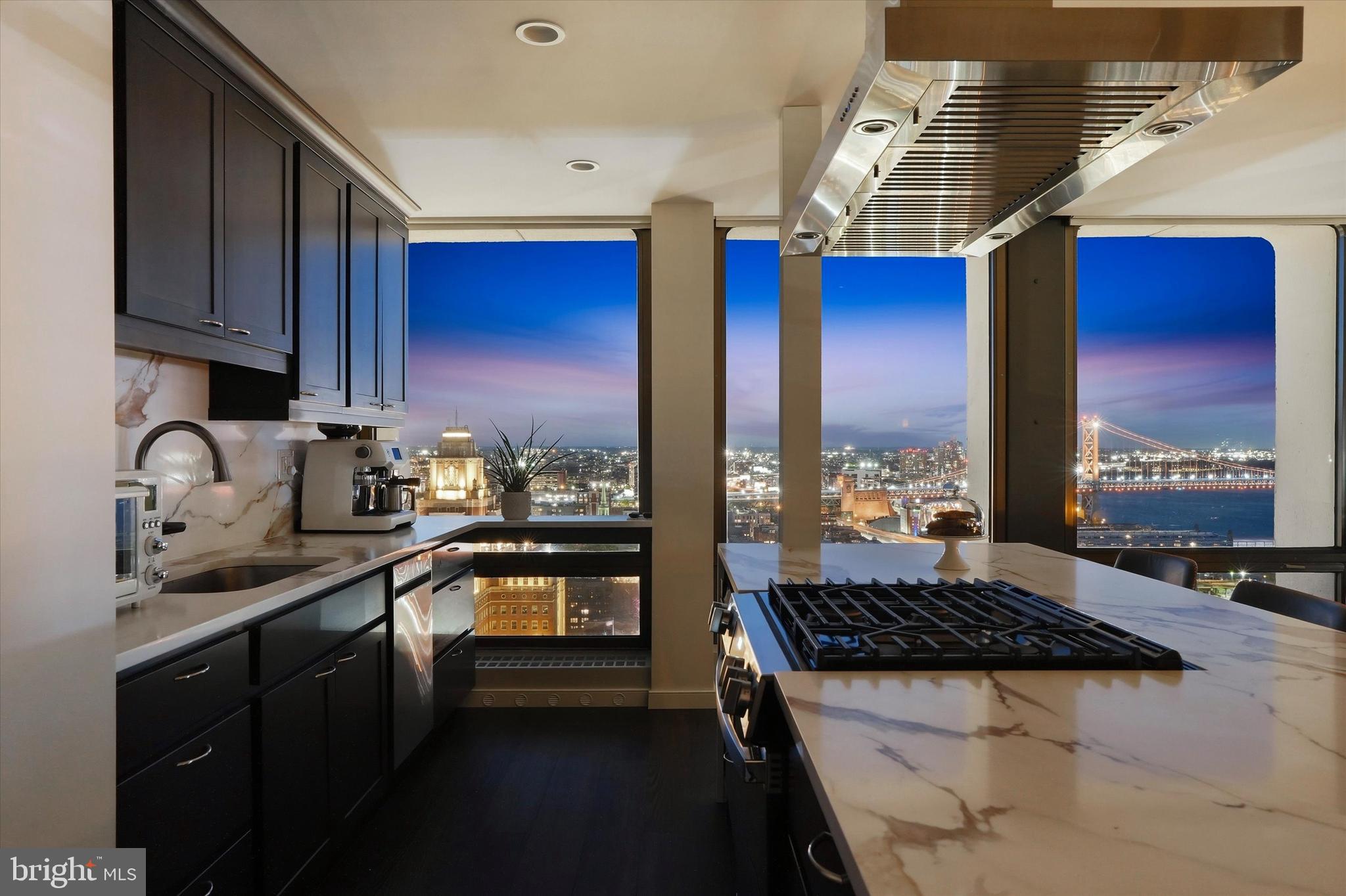 SOCIETY HILL - Residential