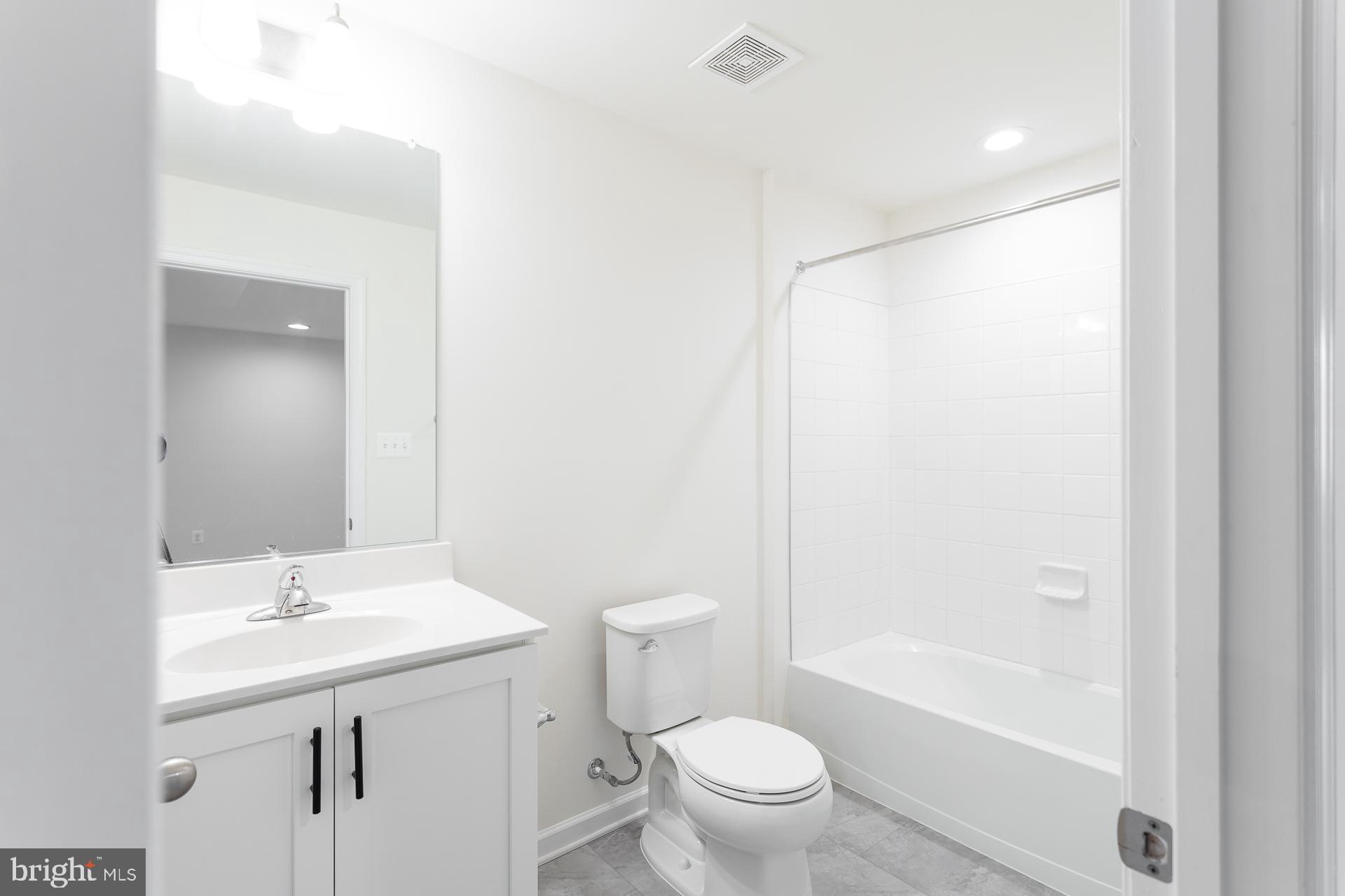 TOWNES AT TATE MANOR - Residential