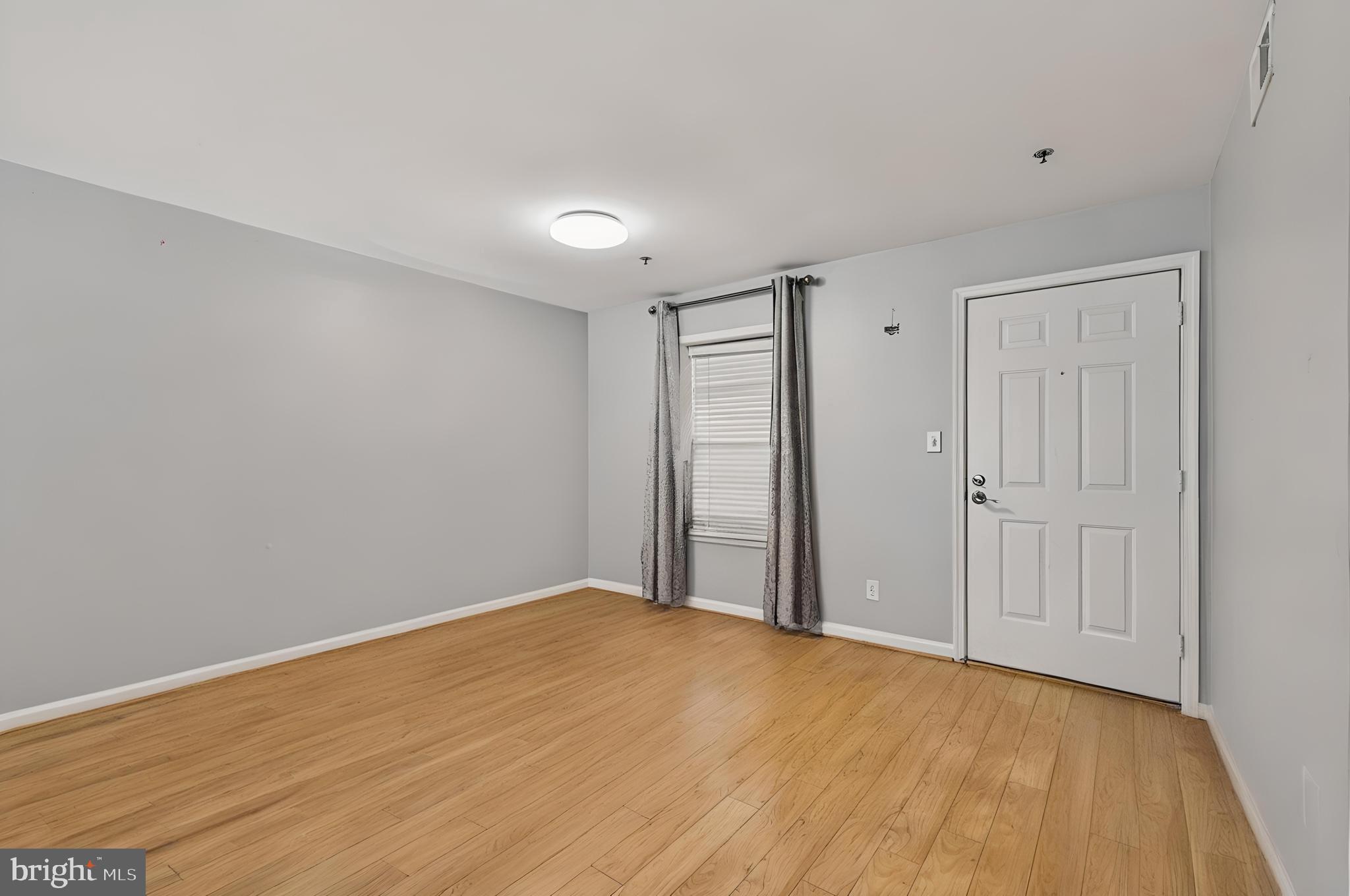 FOUR WINDS AT OAKTON - Residential