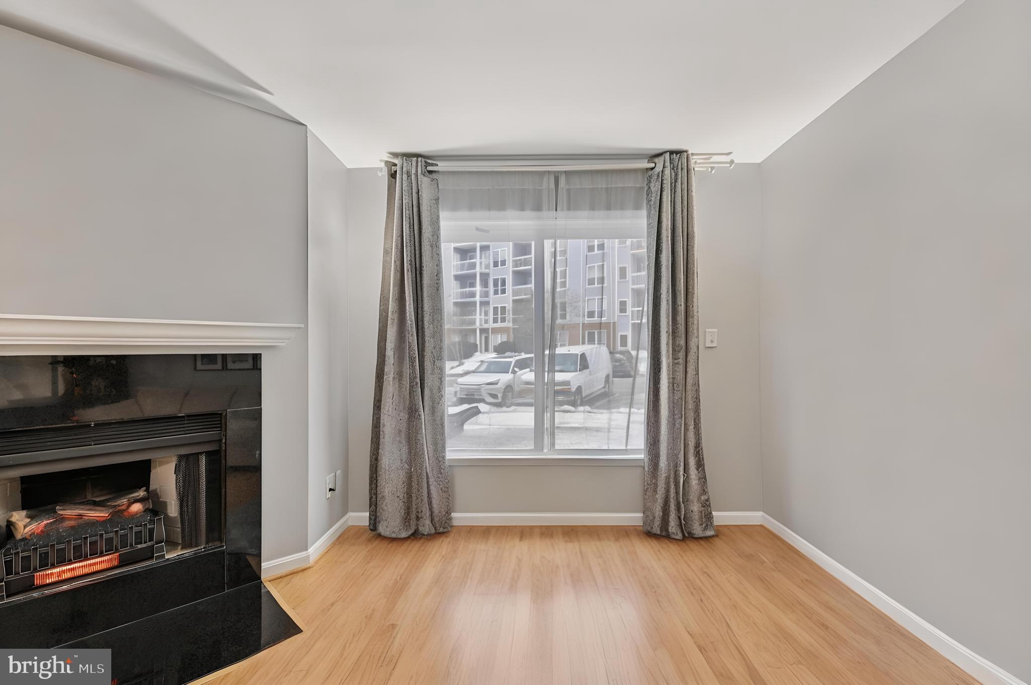 FOUR WINDS AT OAKTON - Residential