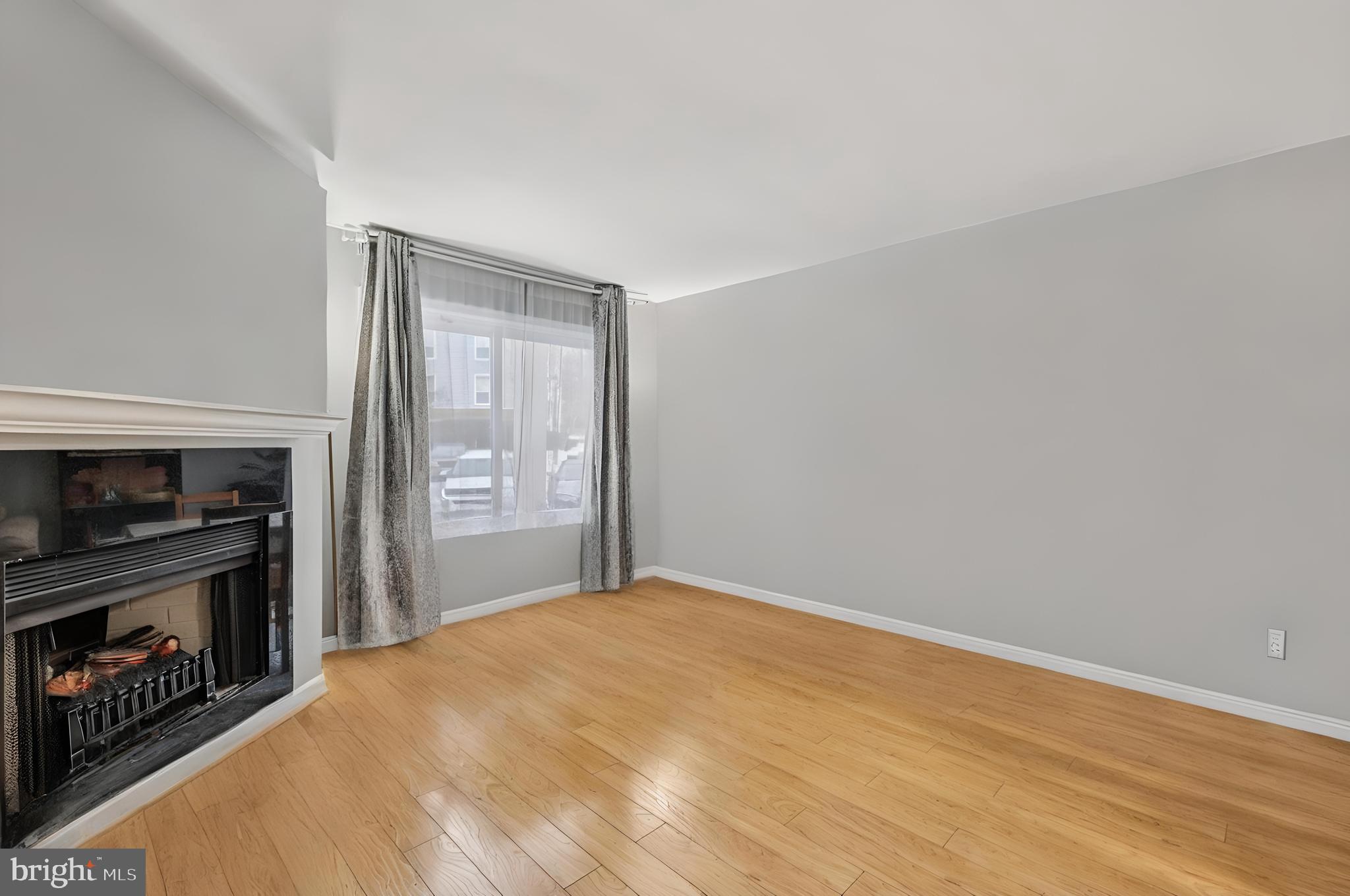 FOUR WINDS AT OAKTON - Residential