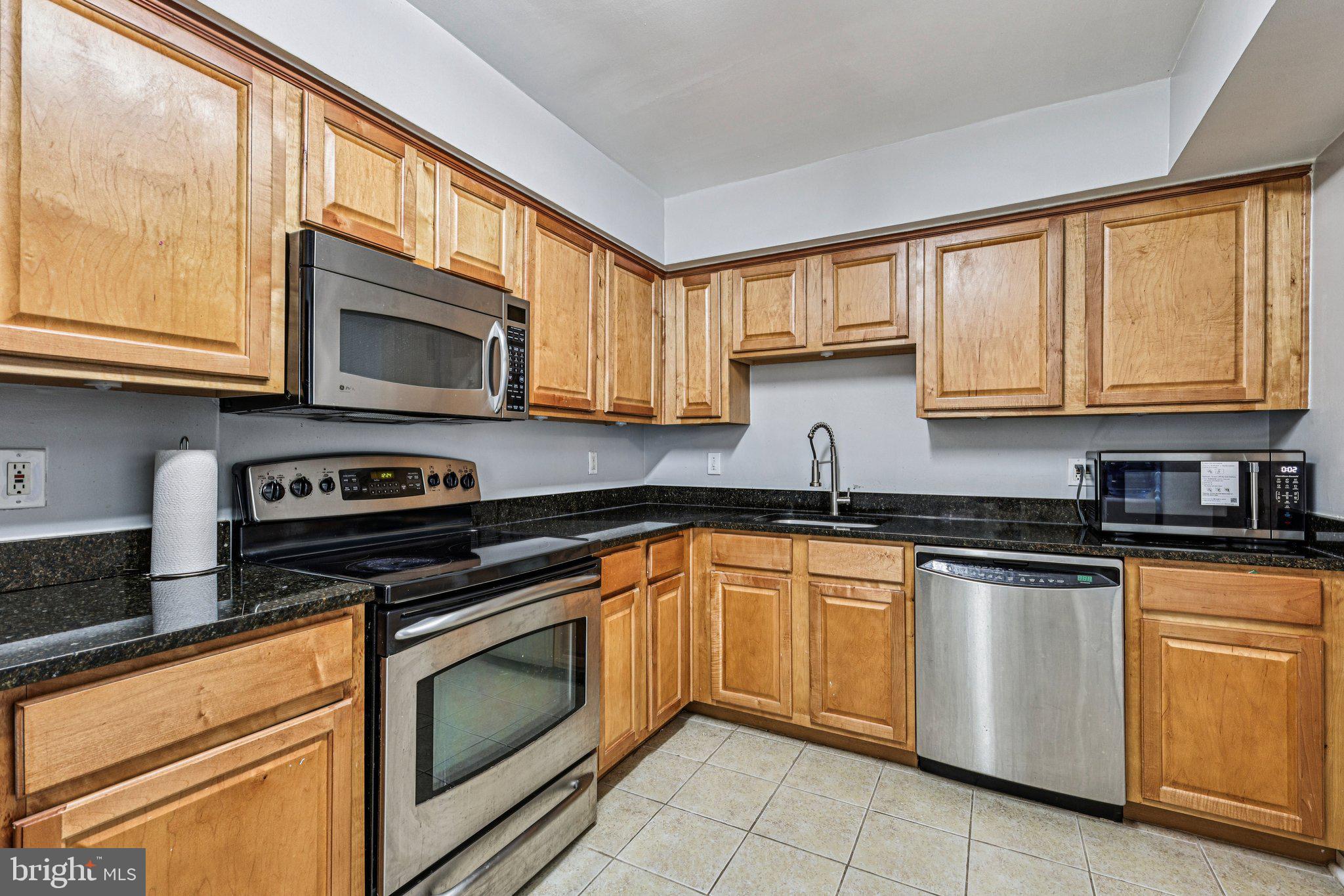 FOUR WINDS AT OAKTON - Residential