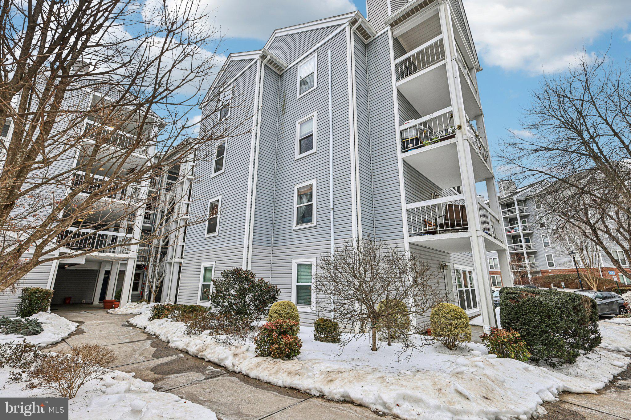 FOUR WINDS AT OAKTON - Residential