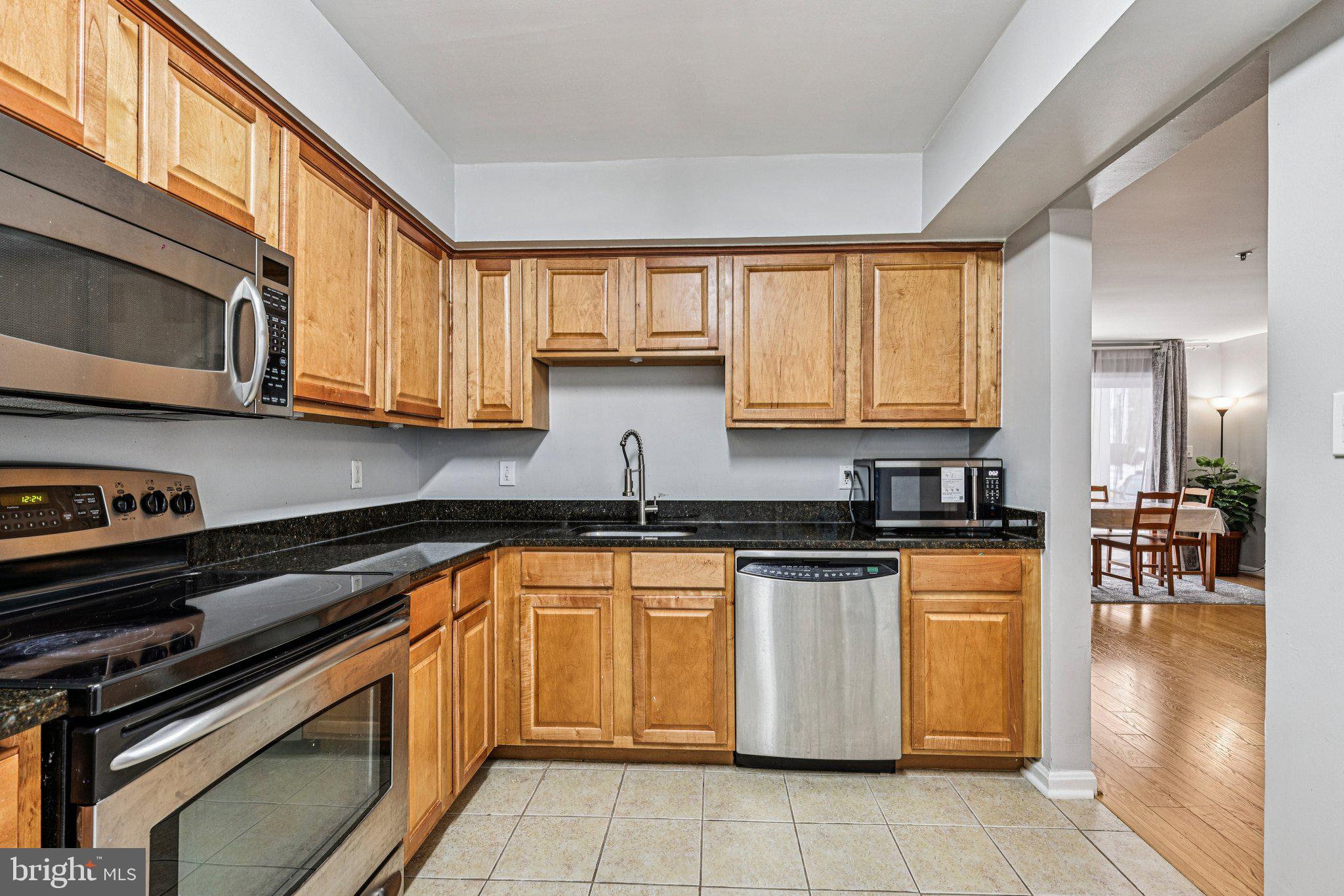 FOUR WINDS AT OAKTON - Residential