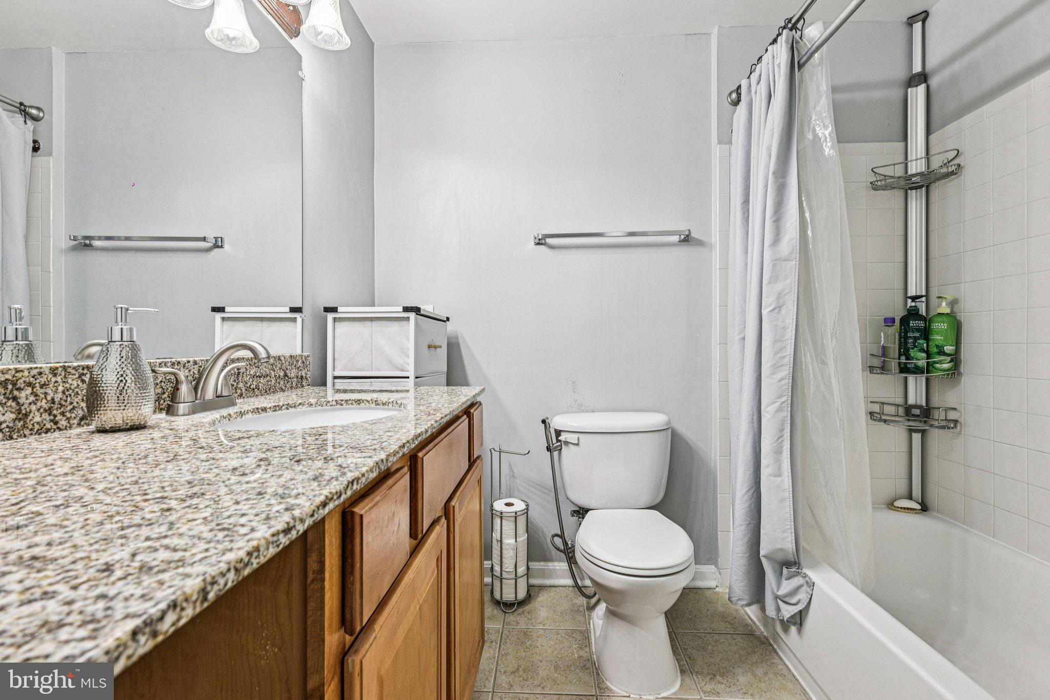 FOUR WINDS AT OAKTON - Residential