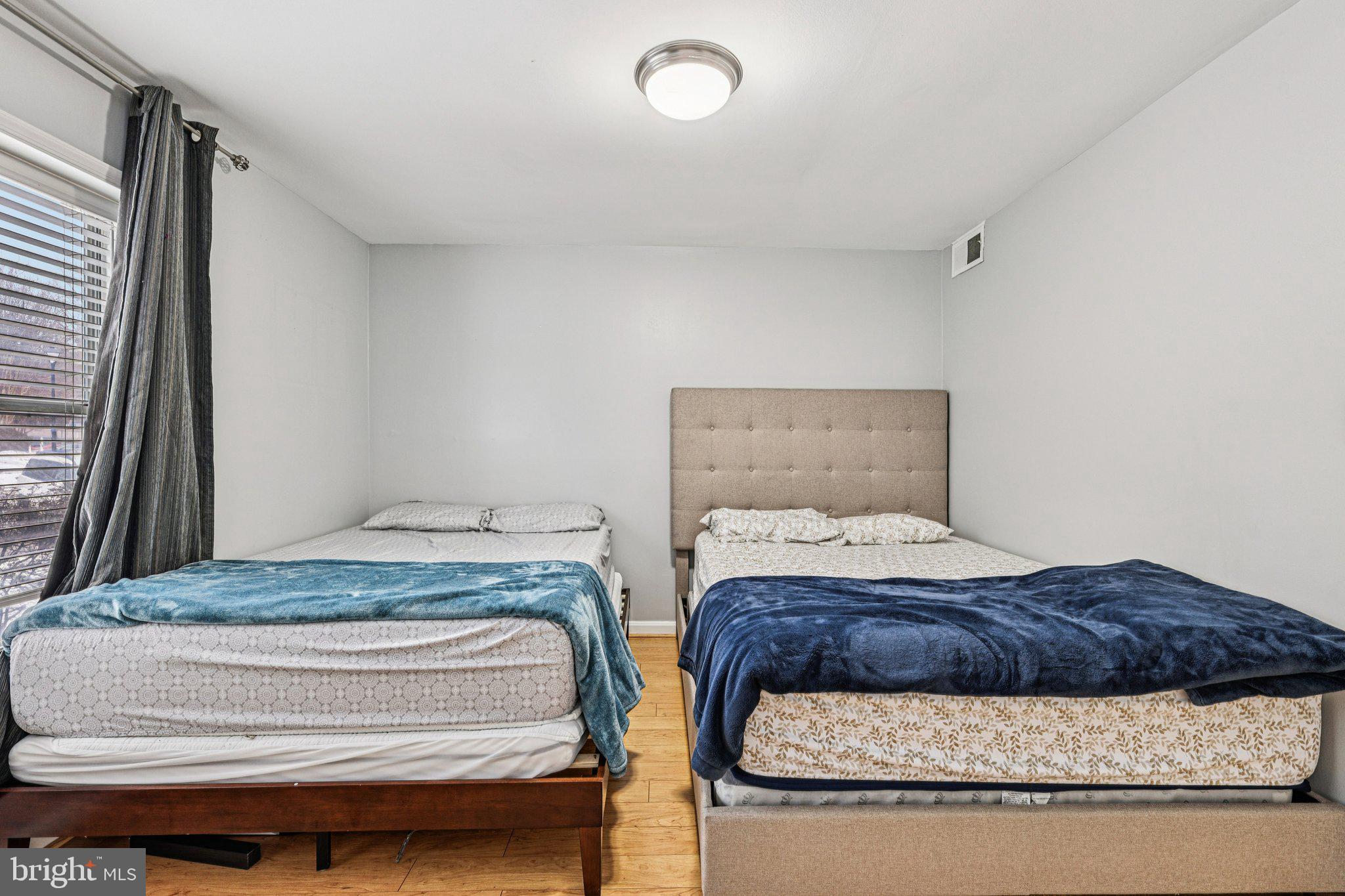 FOUR WINDS AT OAKTON - Residential