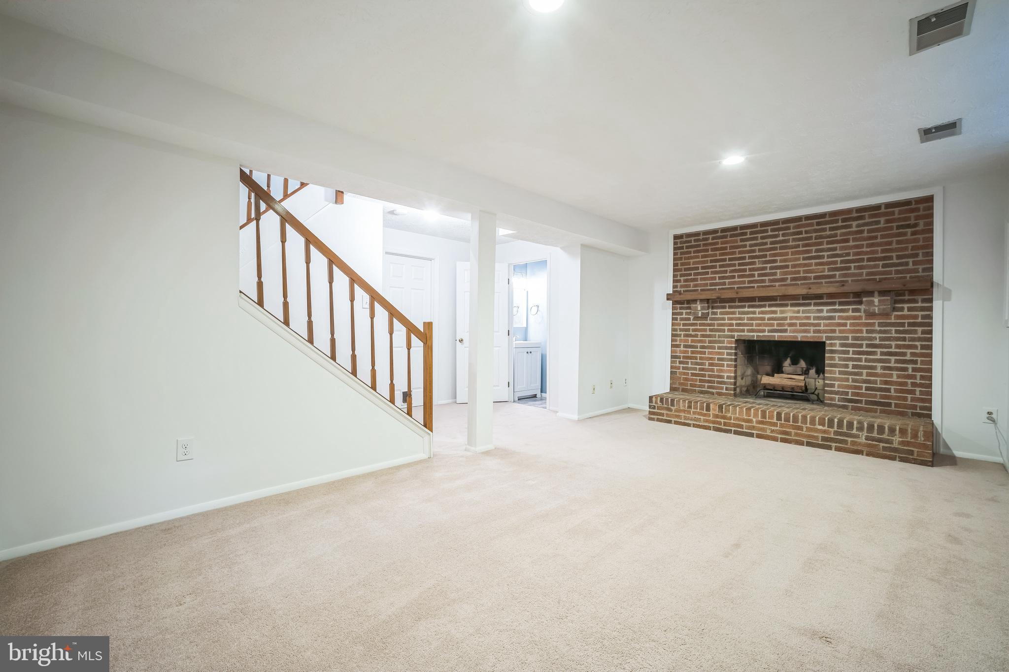 FLINT HILL MANOR - Residential Lease