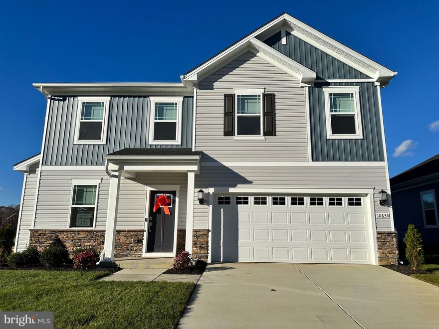 This two-story home features an inviting open-concept layout on the first floor combining the Great Room, dining room and kitchen, with a secondary bedroom located near the entry. Four additional bedrooms and two full bathrooms on the upper level, including the expansive owner’s suite with en suite and walk in closet. November 2025 Delivery, this is a to be built new construction home.

Schedule your showing today! 

Photos are for illustrative purposes only.