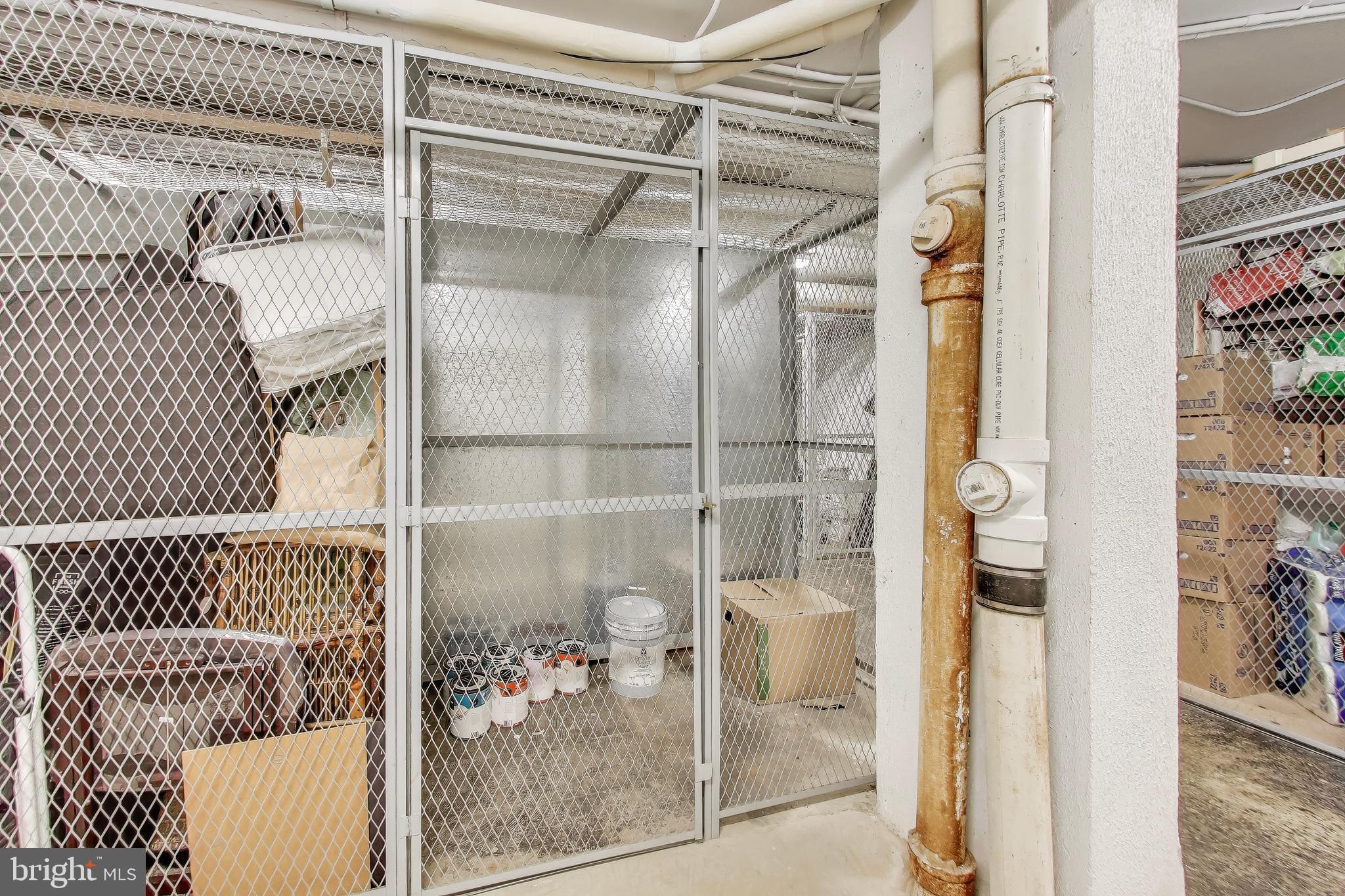 WHITLEY PARK CONDOMINIUM - Residential