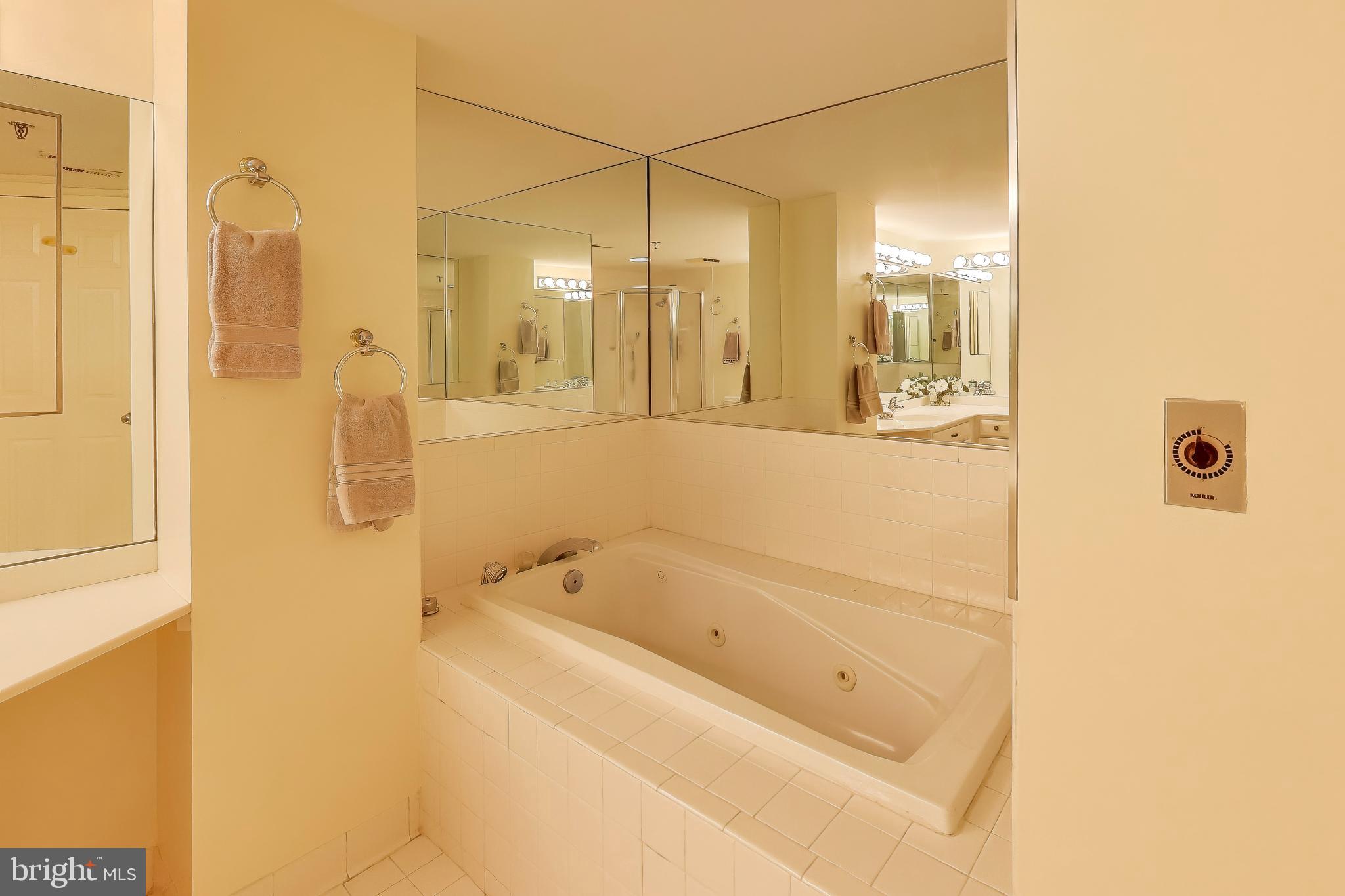 WHITLEY PARK CONDOMINIUM - Residential