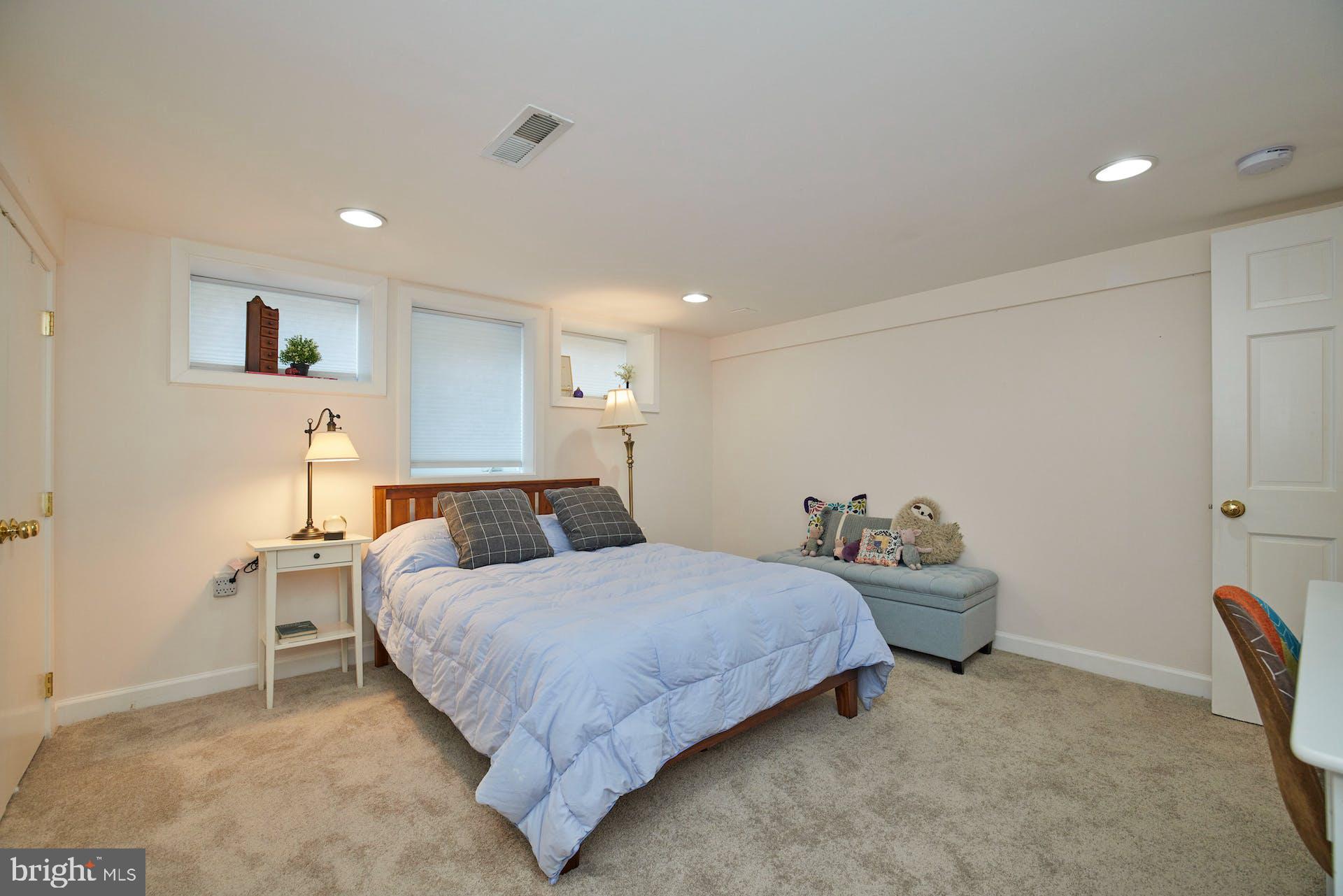 ROSEMONT PARK - Residential