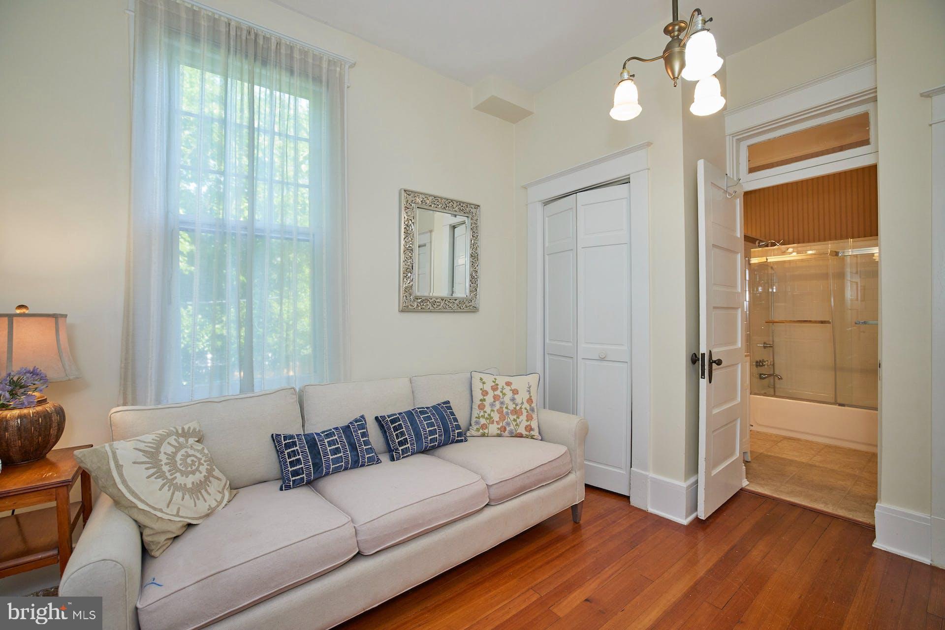 ROSEMONT PARK - Residential