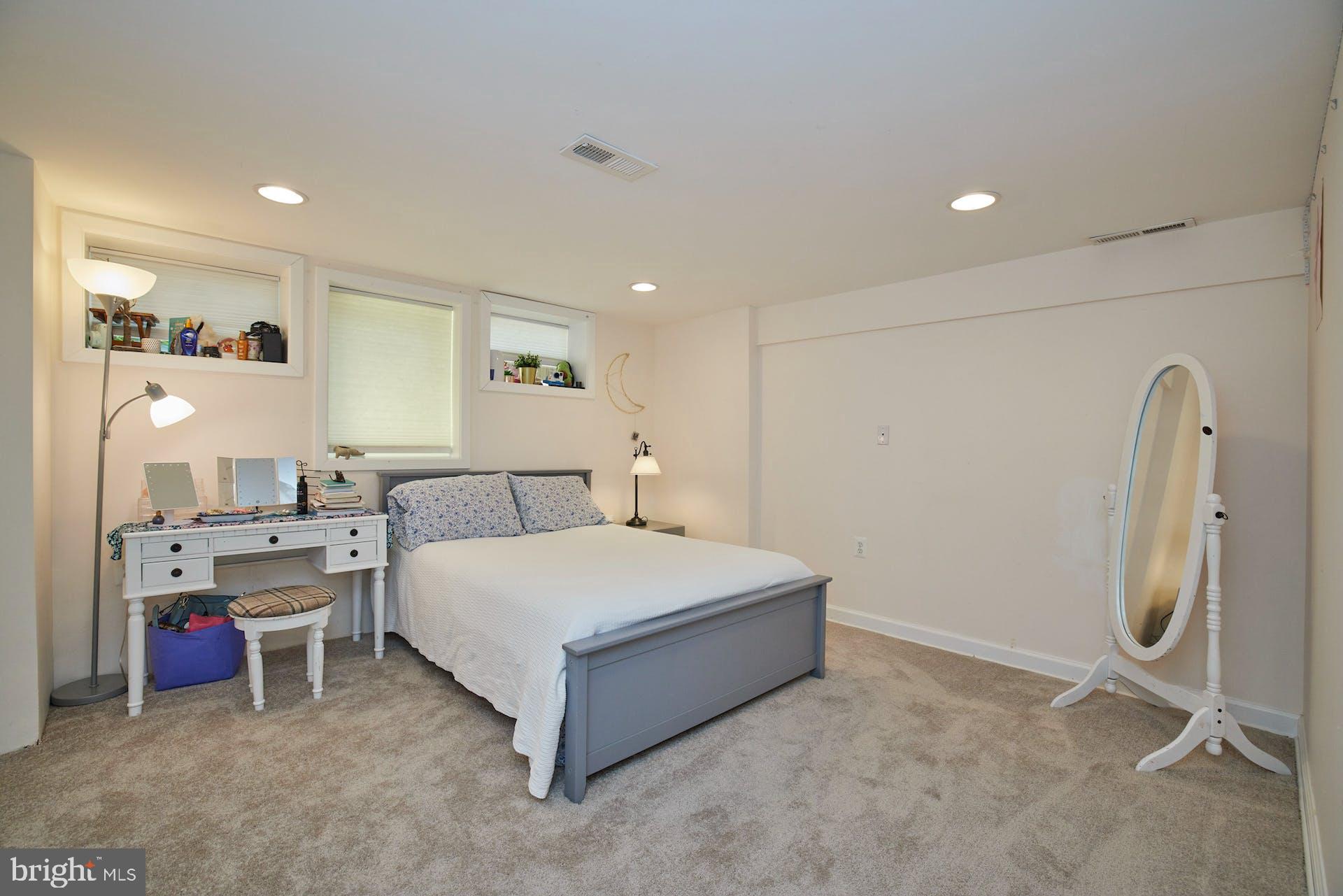 ROSEMONT PARK - Residential