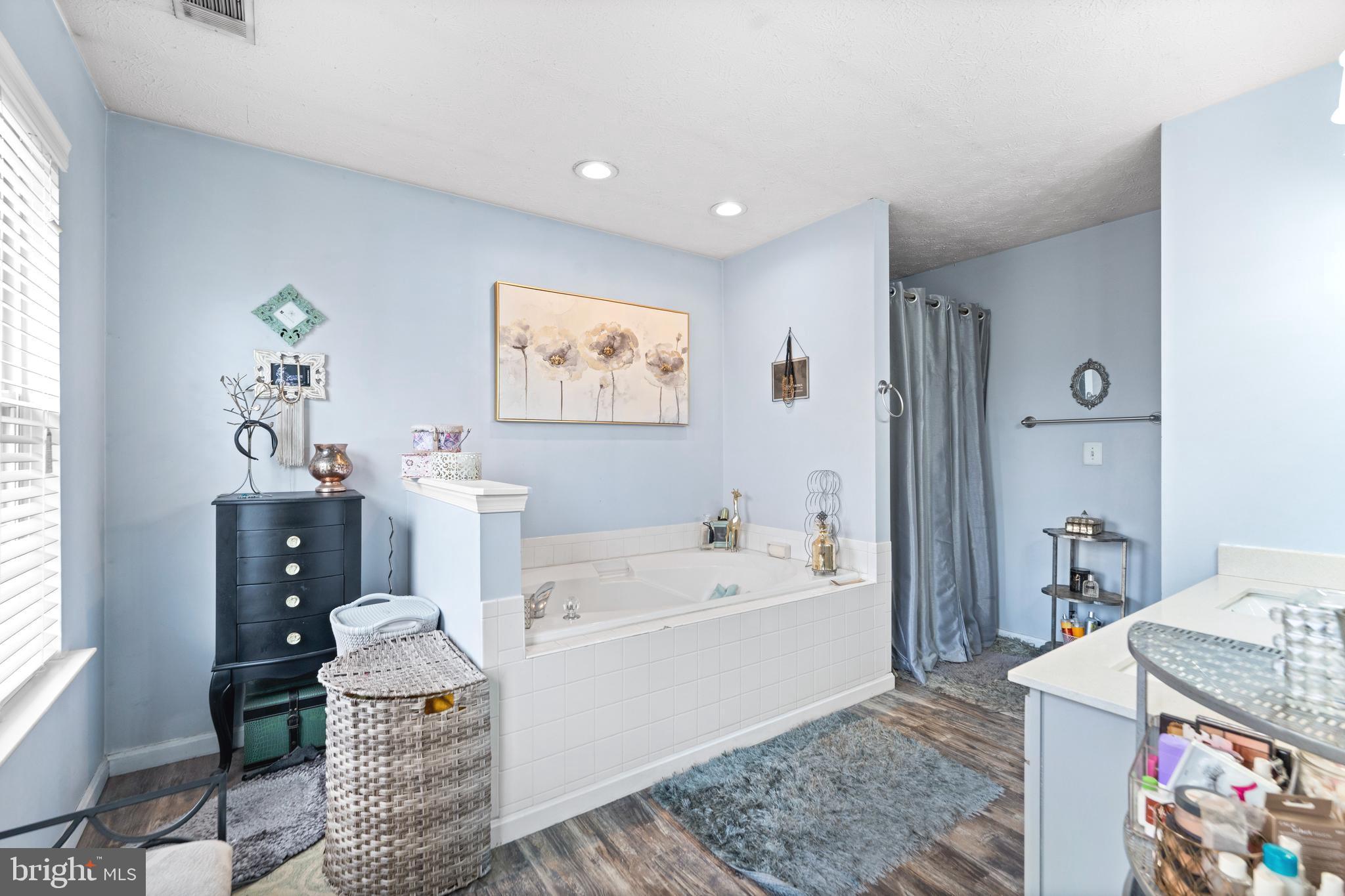 ROLLING MEADOWS - Residential