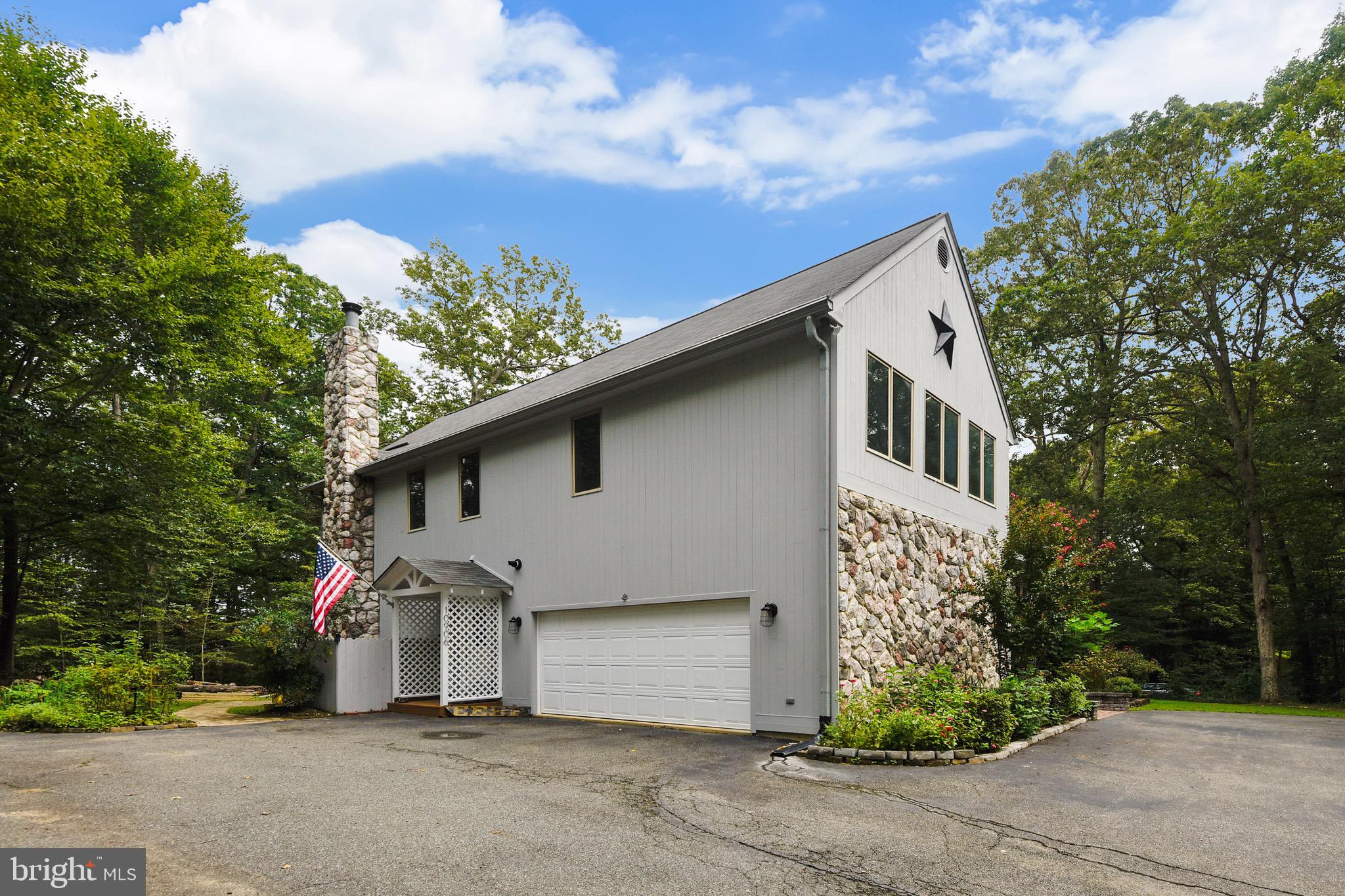 NEW ENGLAND ESTATES - Residential