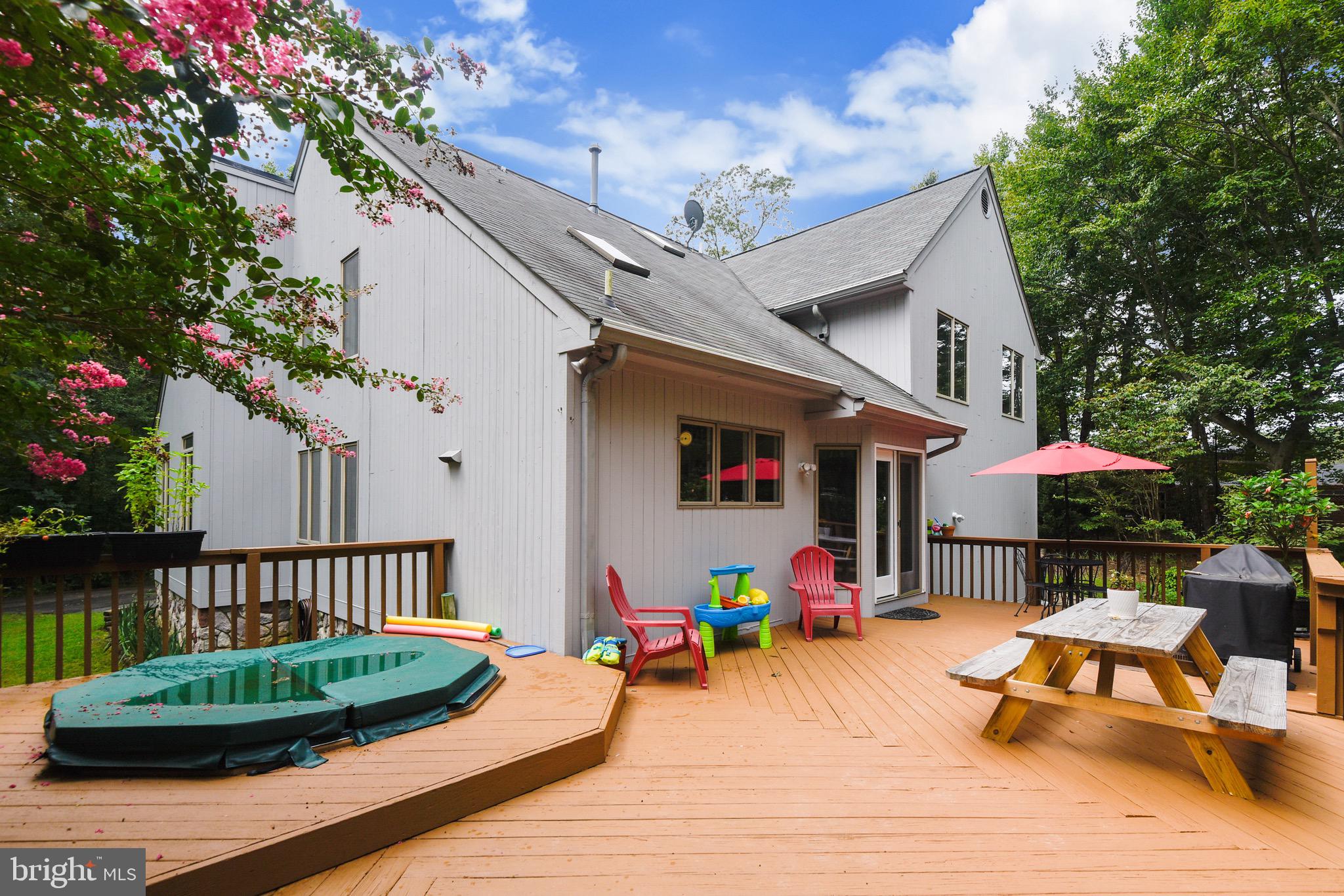 NEW ENGLAND ESTATES - Residential