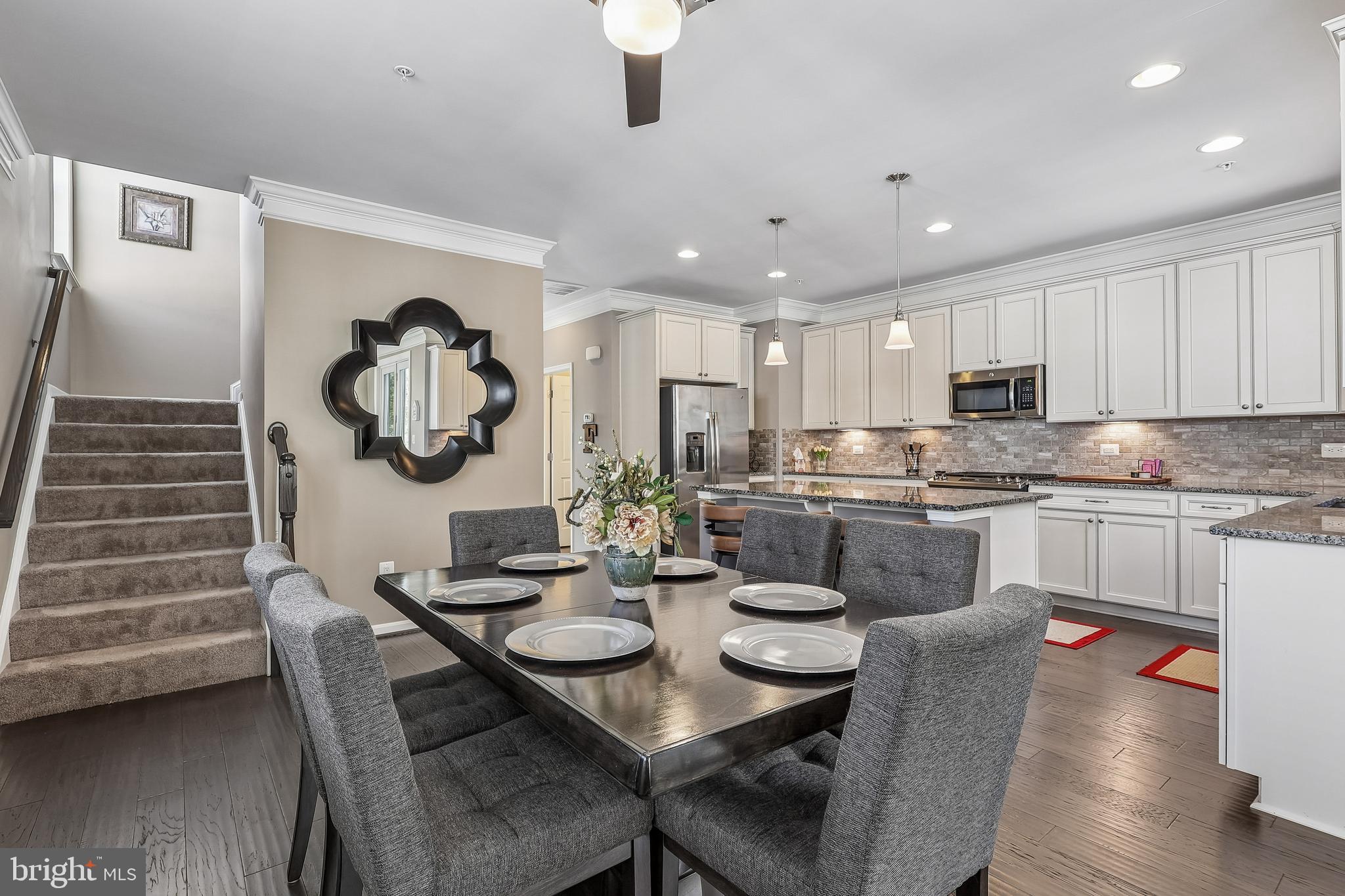 VILLAGGIO ENCLAVE - Residential