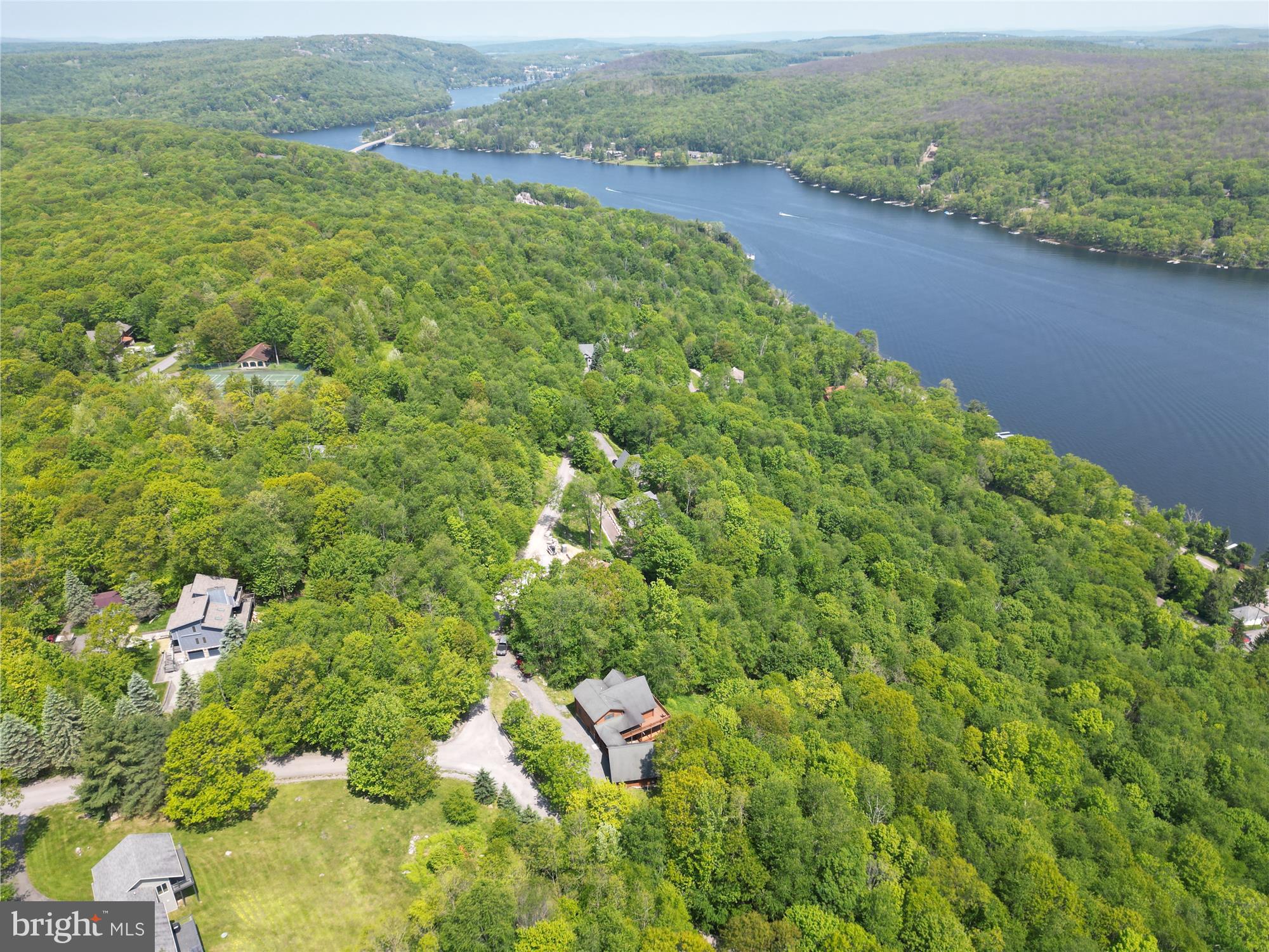 MOUNTAINSIDE - Residential