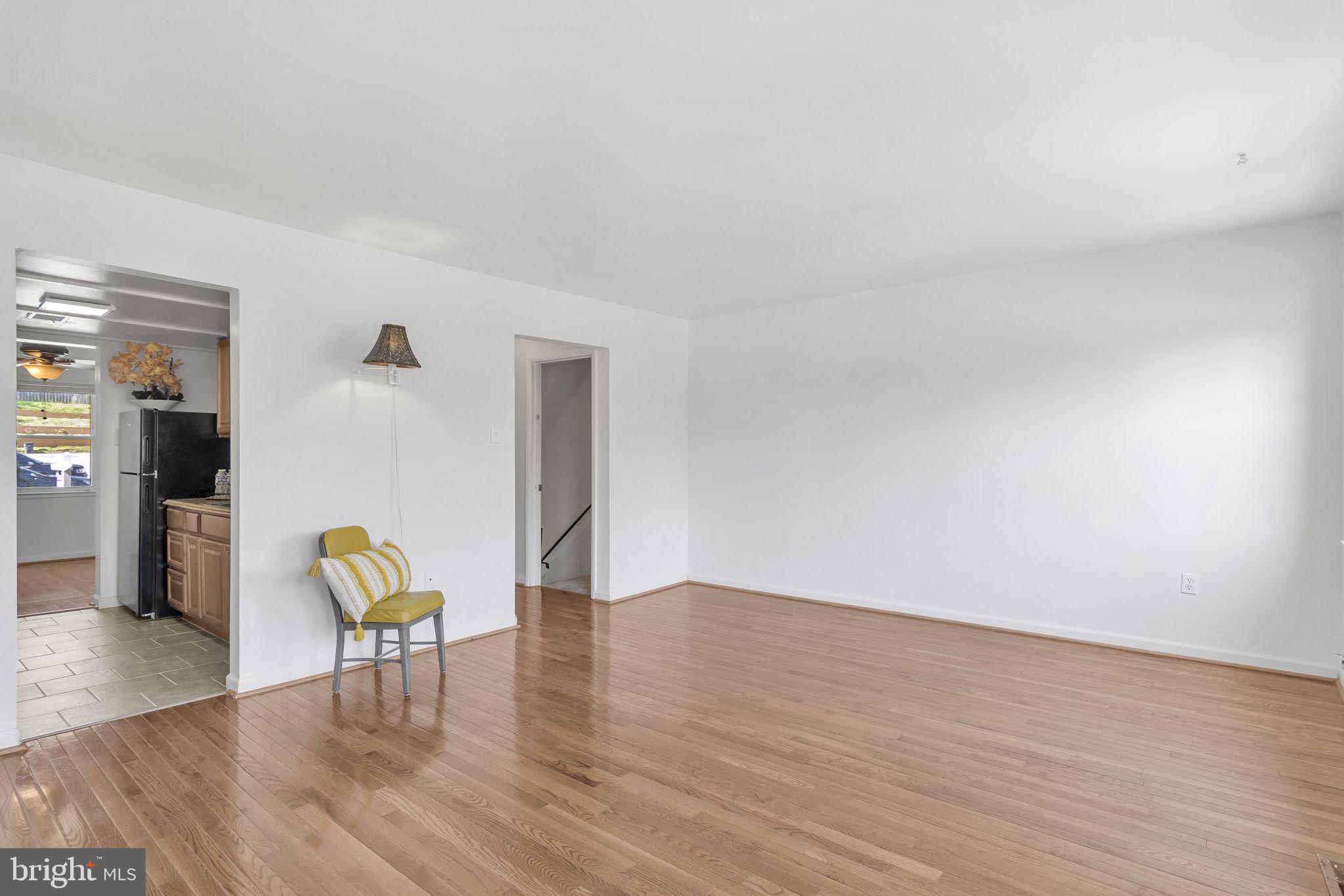 VILLAGE GATE - Residential