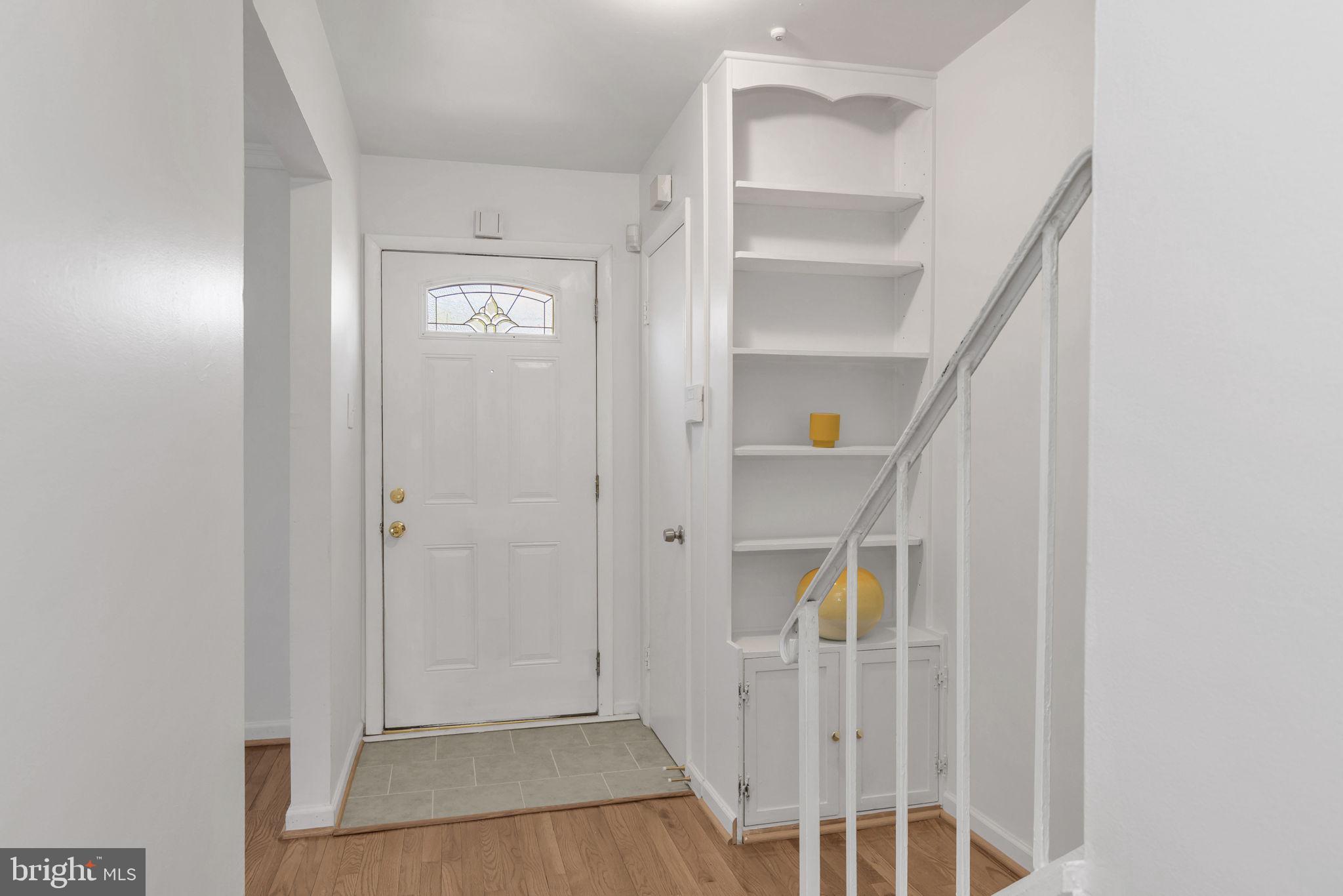 VILLAGE GATE - Residential