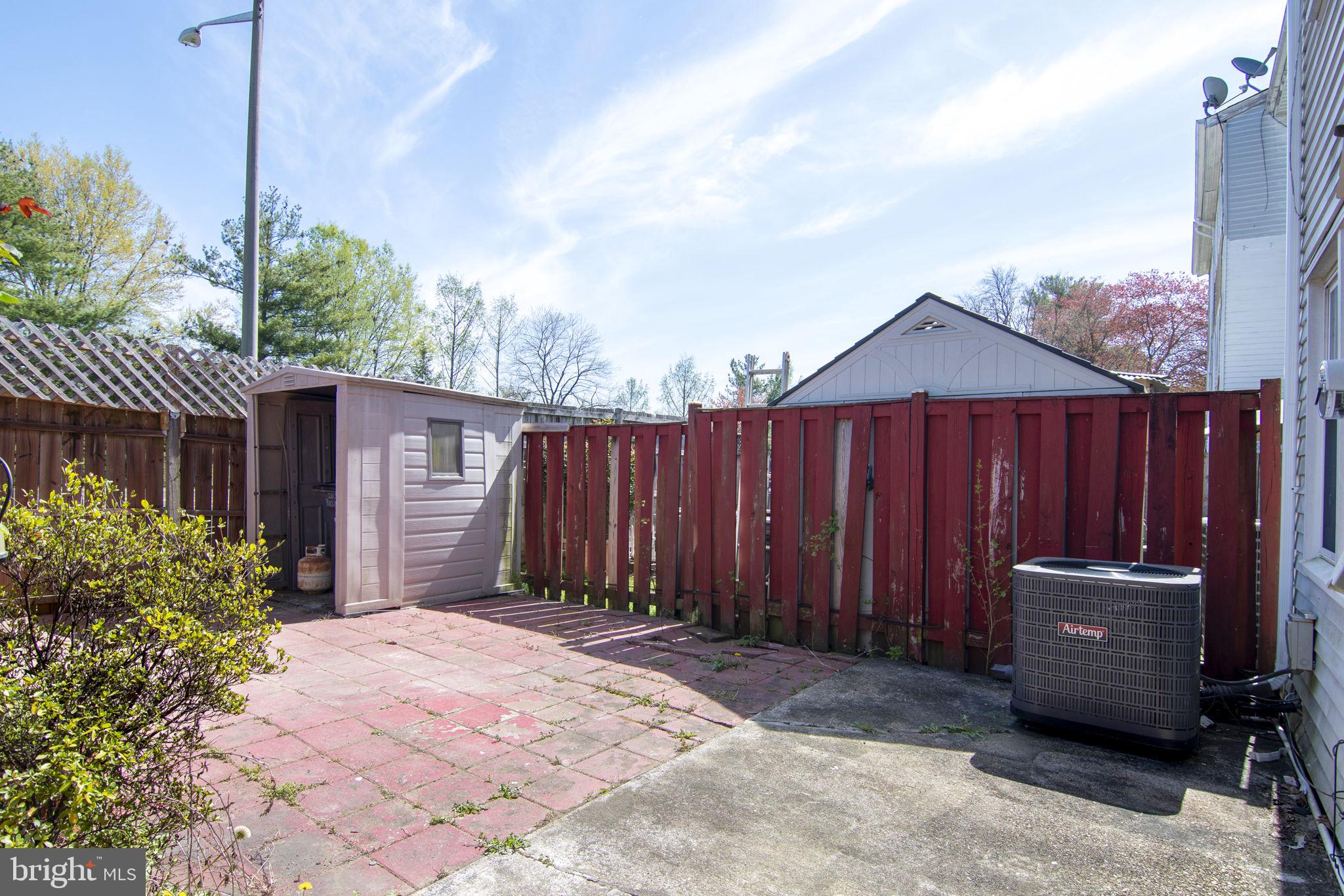 VILLAGE GATE - Residential