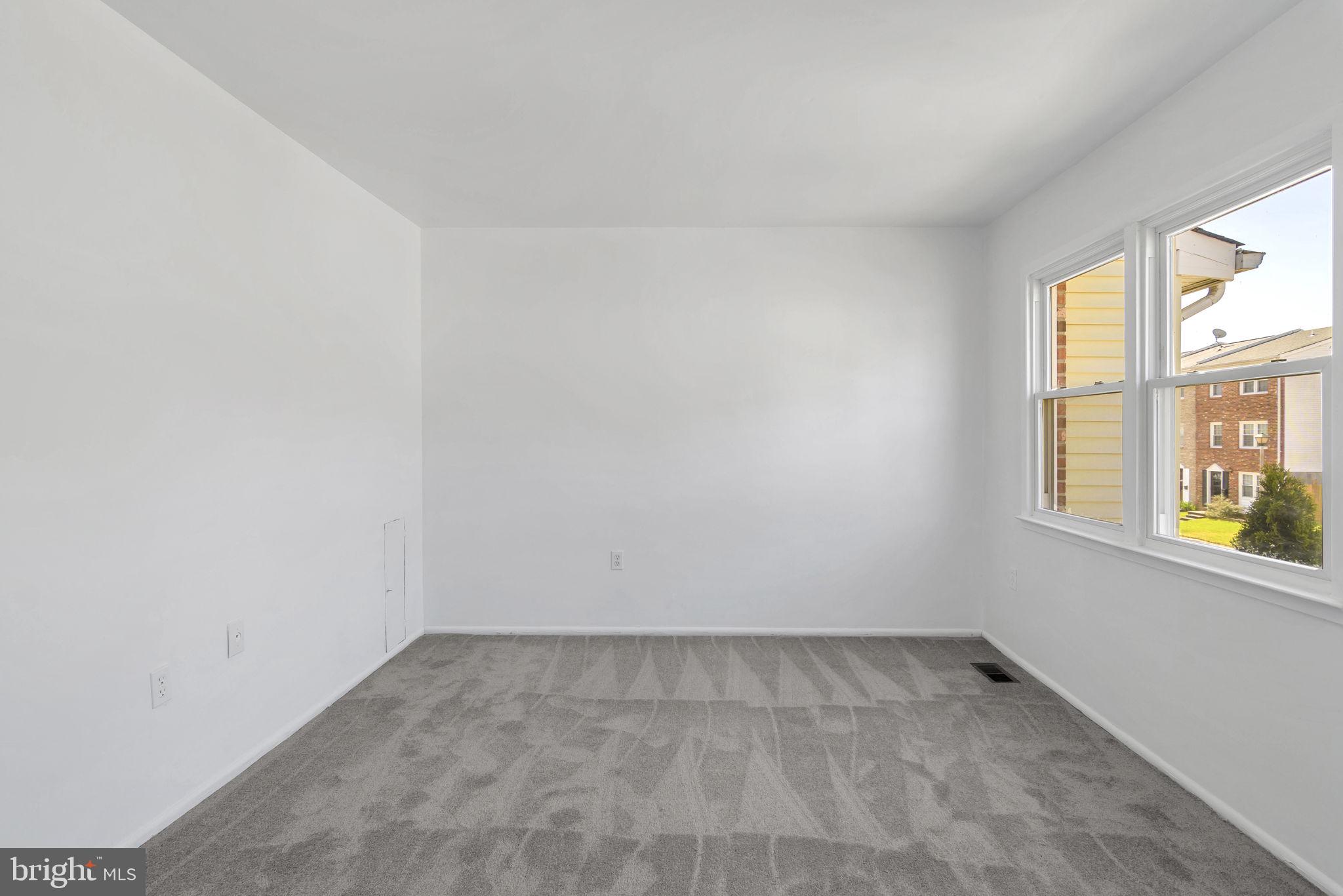 VILLAGE GATE - Residential