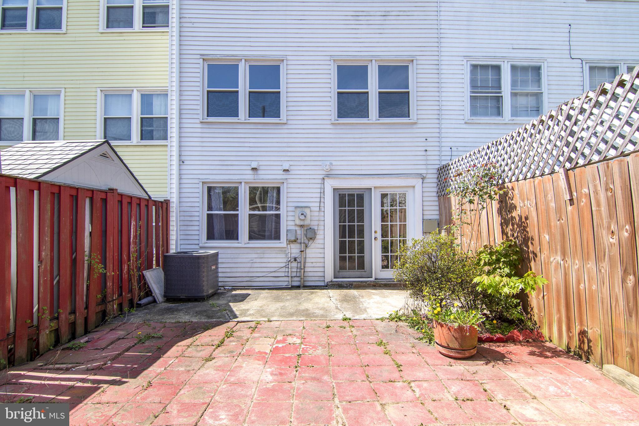 VILLAGE GATE - Residential