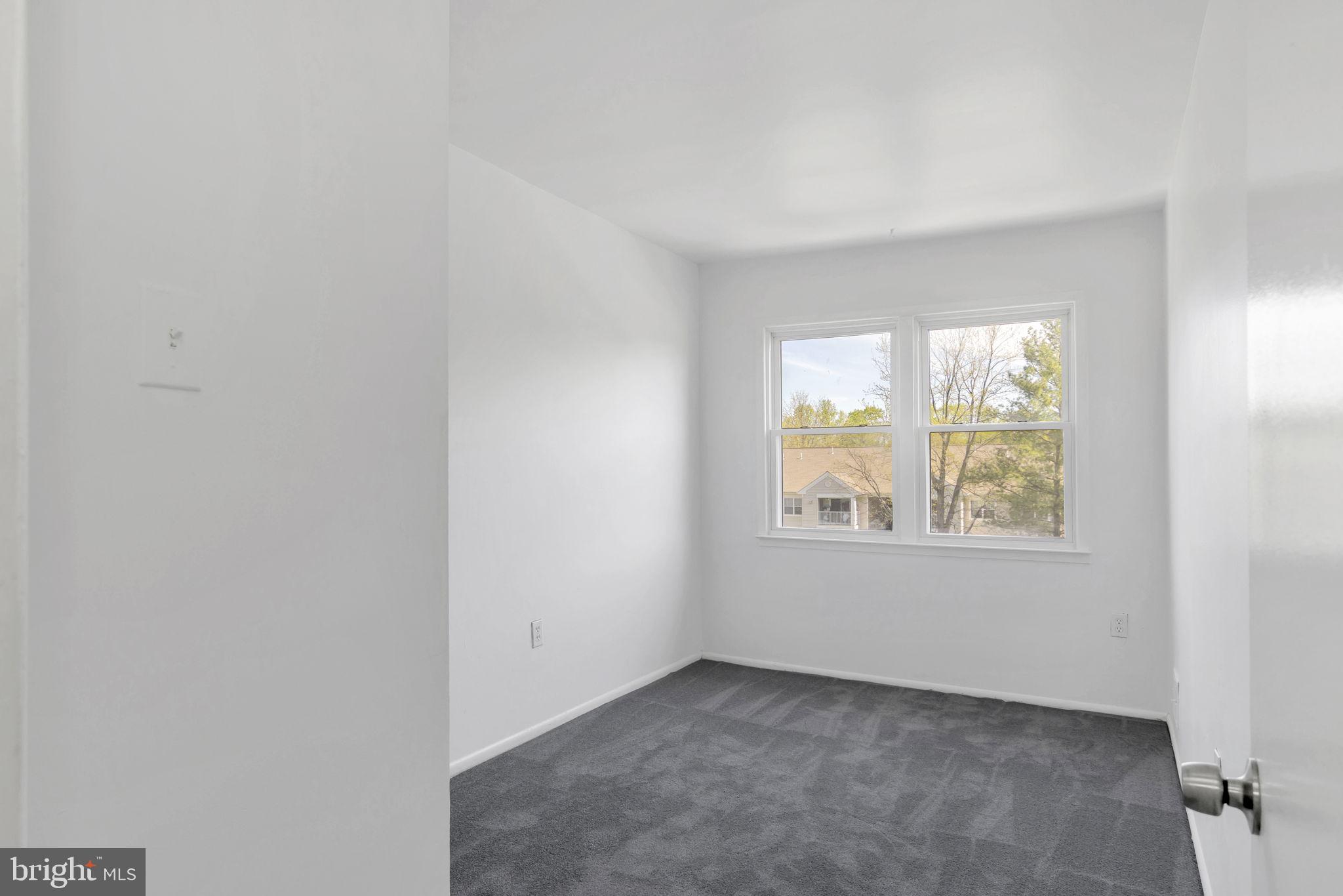 VILLAGE GATE - Residential