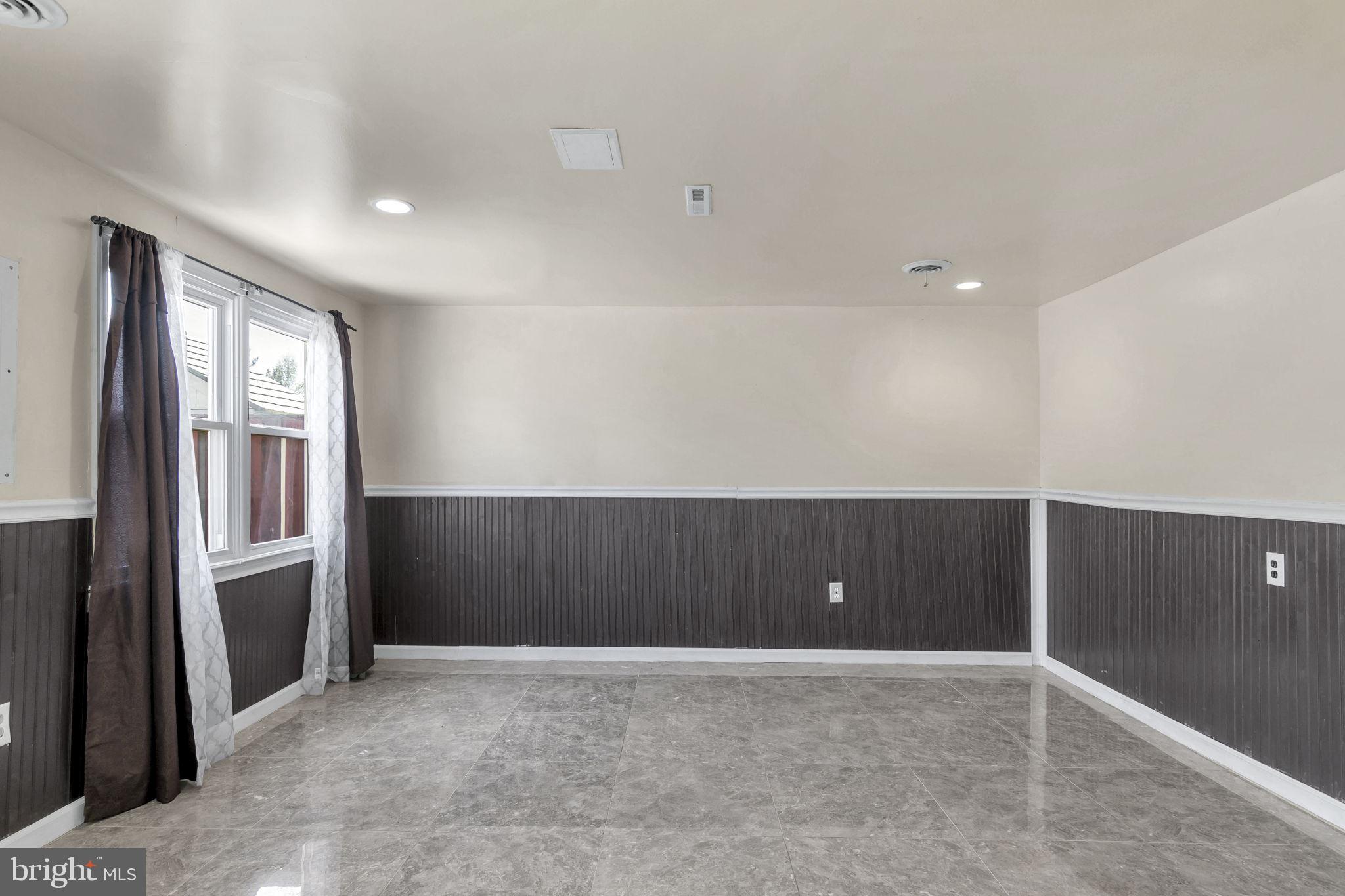 VILLAGE GATE - Residential