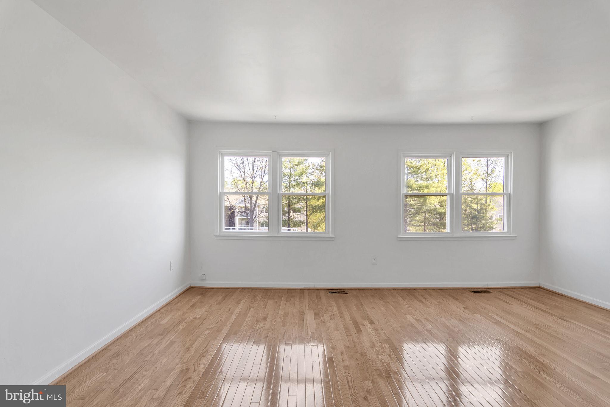 VILLAGE GATE - Residential