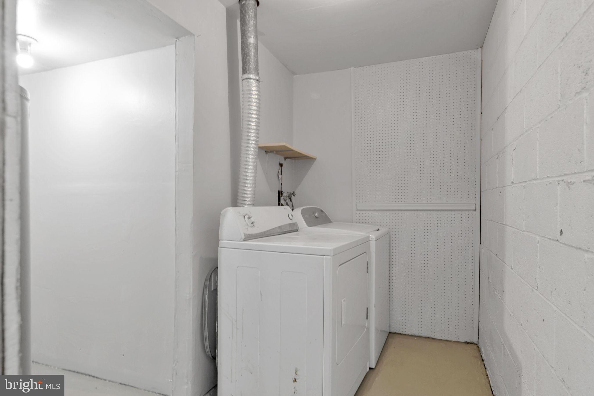 VILLAGE GATE - Residential