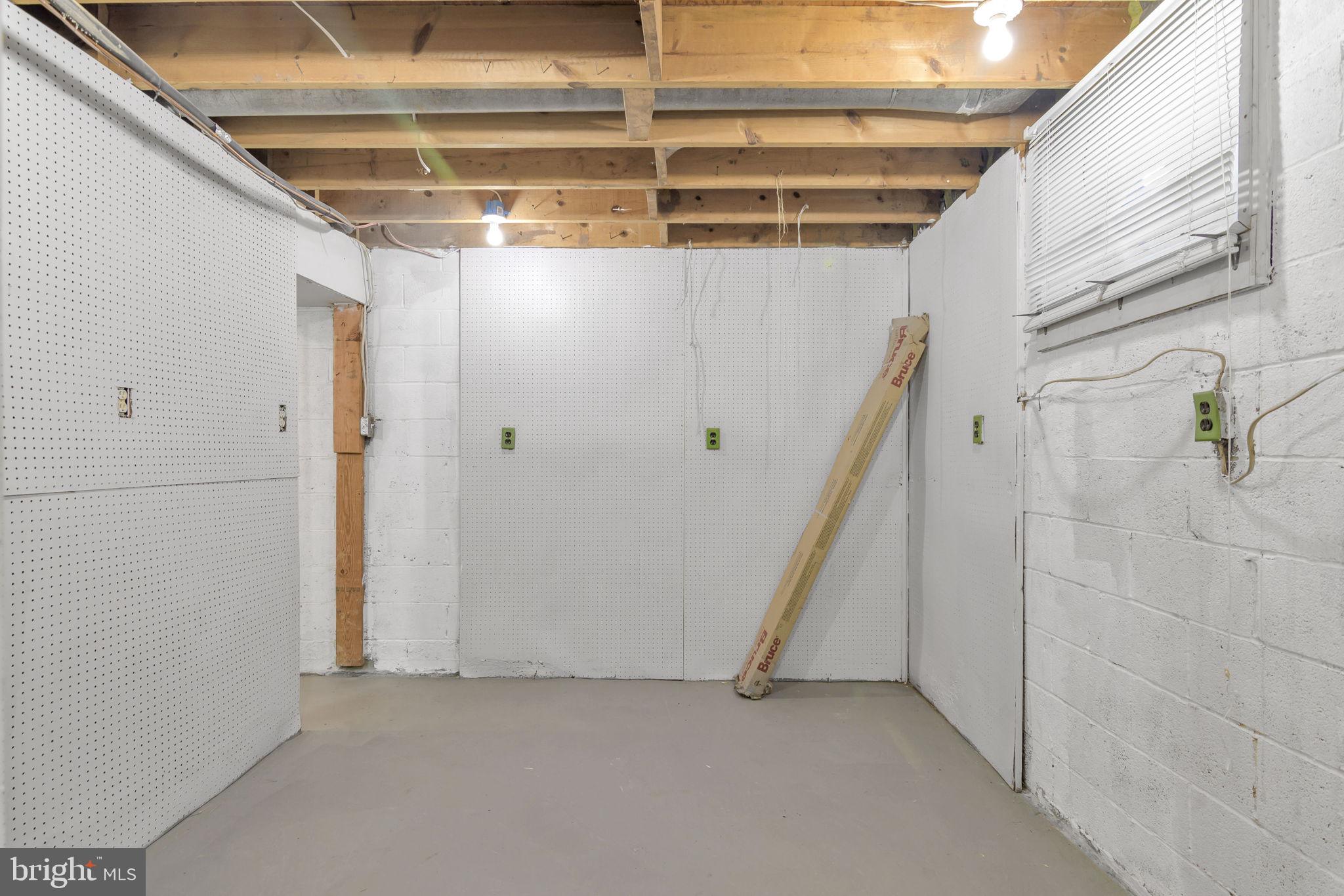 VILLAGE GATE - Residential