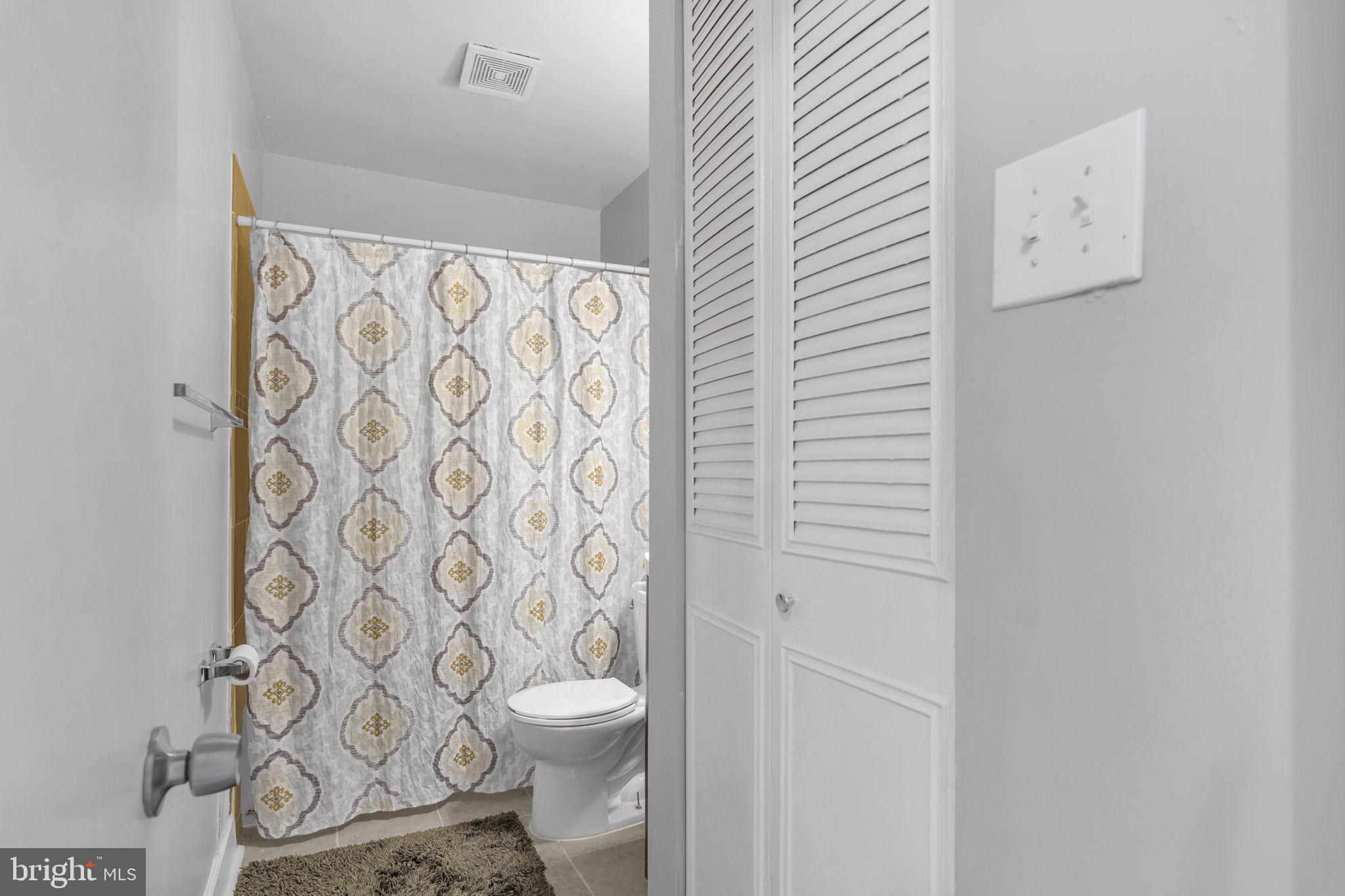 VILLAGE GATE - Residential