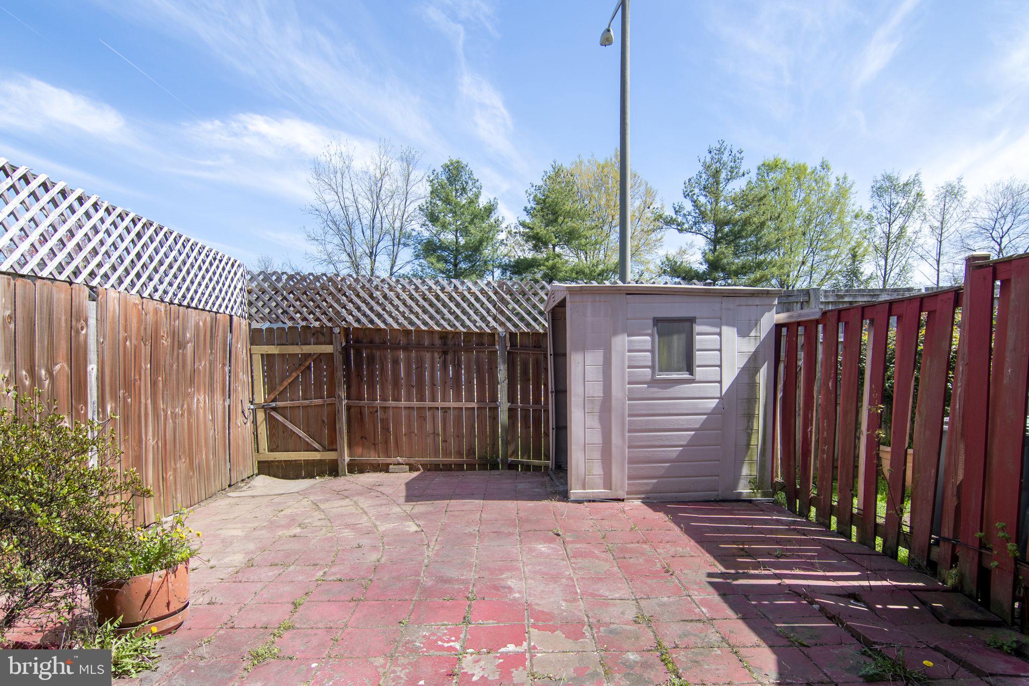 VILLAGE GATE - Residential