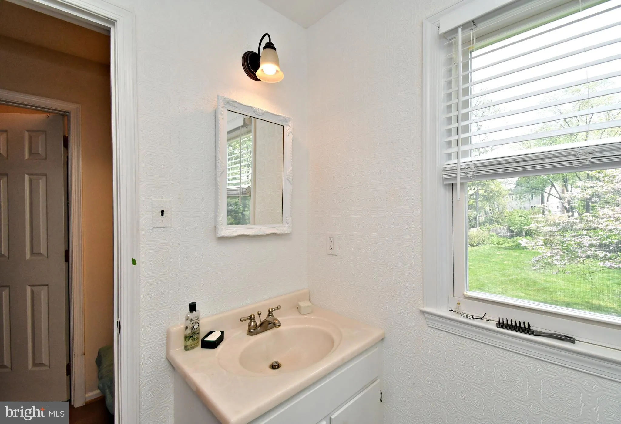 Wayne, Pennsylvania 19087, United States, 4 Bedrooms Bedrooms, ,3 BathroomsBathrooms,Residential,Active,122428