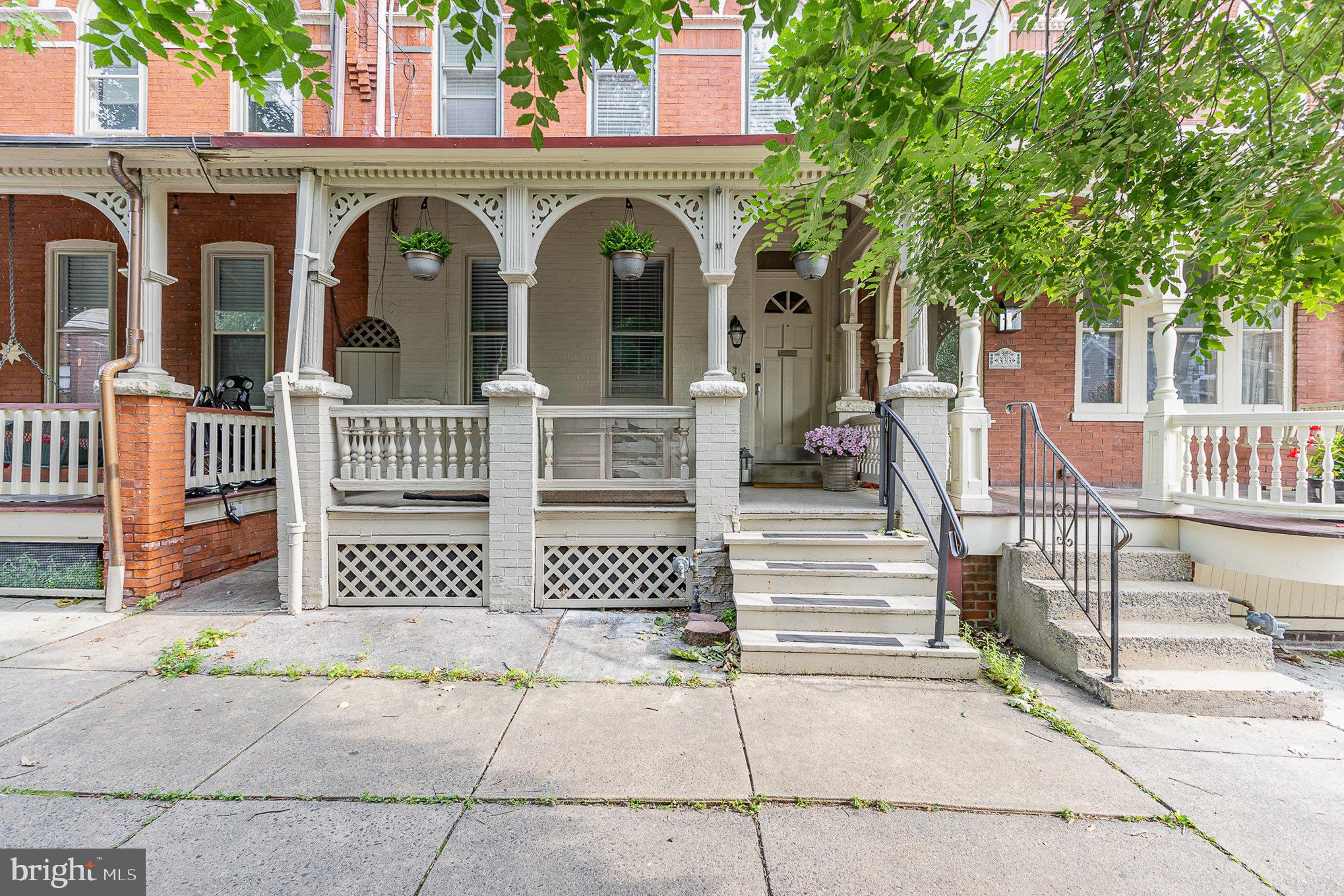 CHESTNUT HILL - Residential