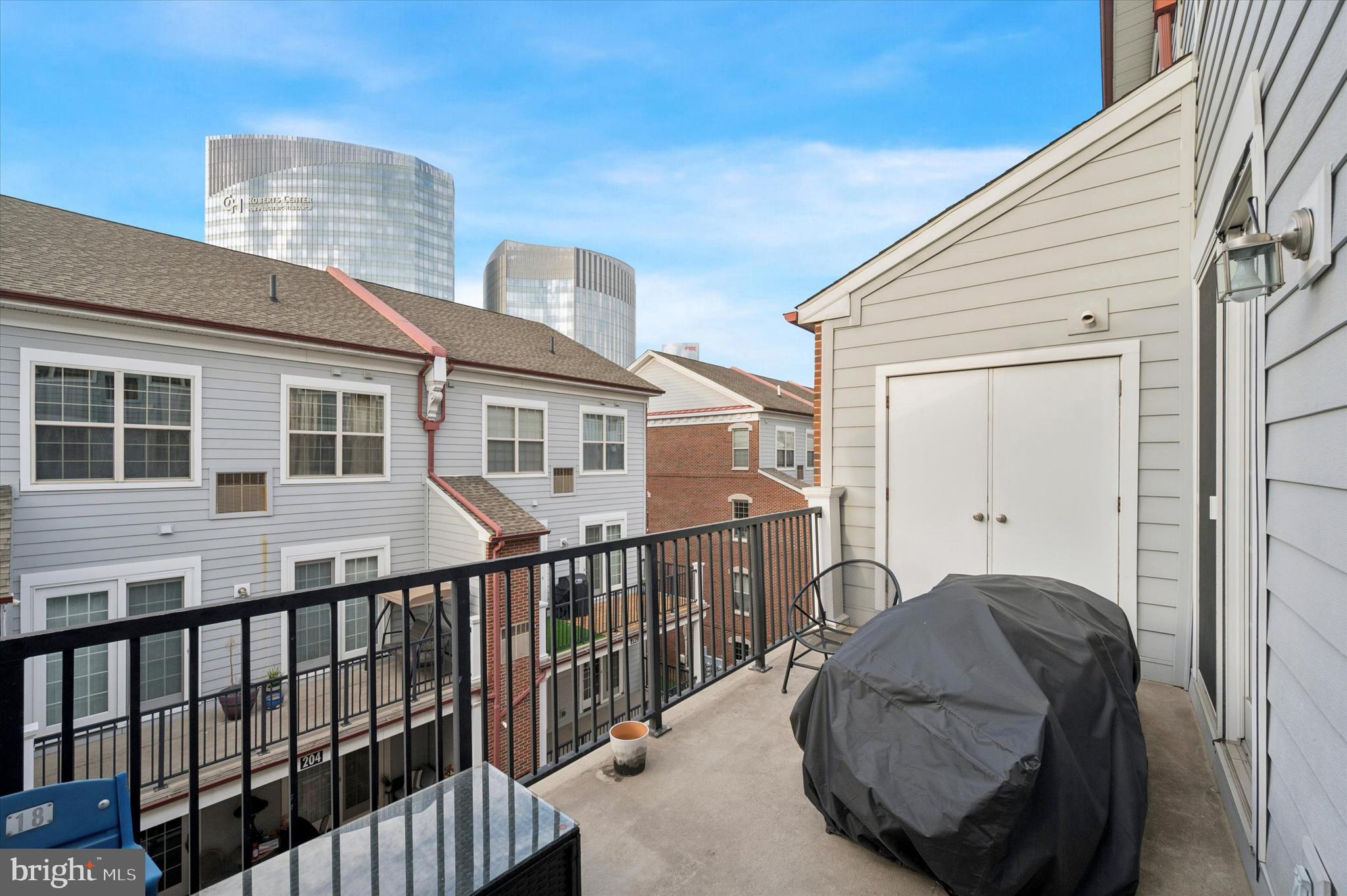 NAVAL SQUARE - Residential