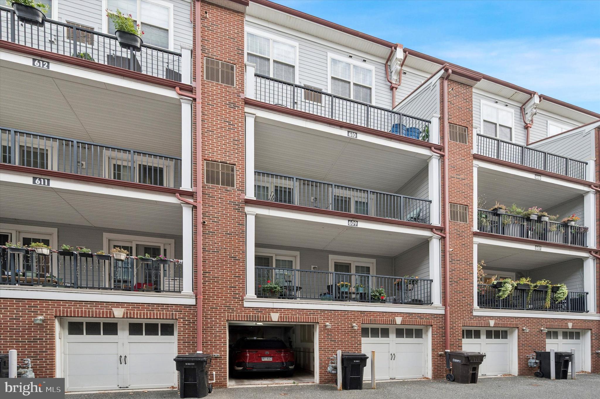 NAVAL SQUARE - Residential