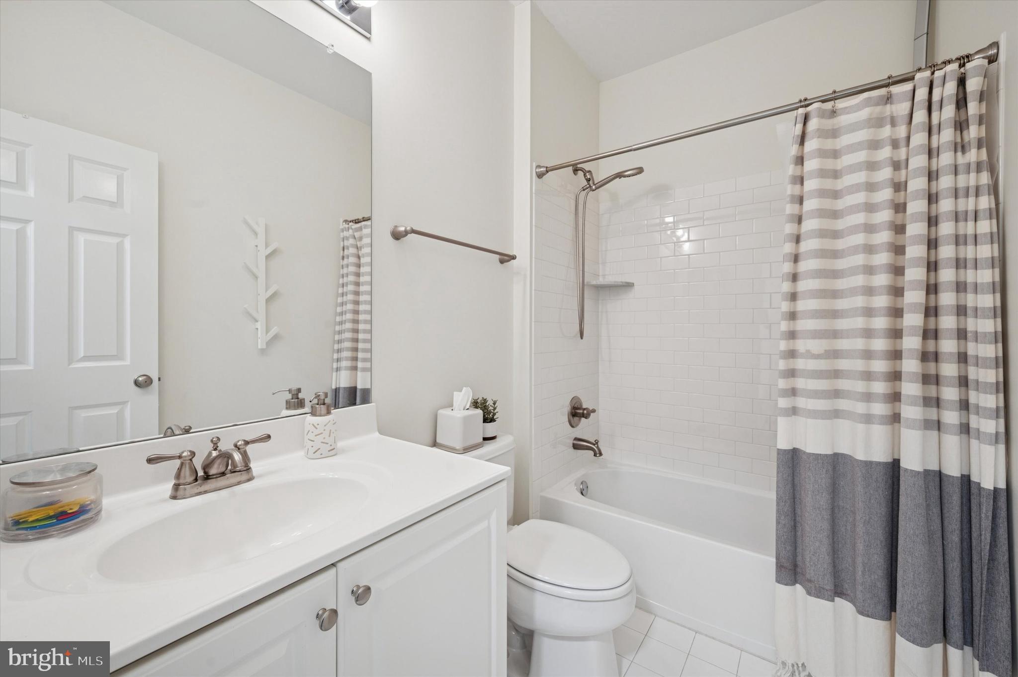 NAVAL SQUARE - Residential