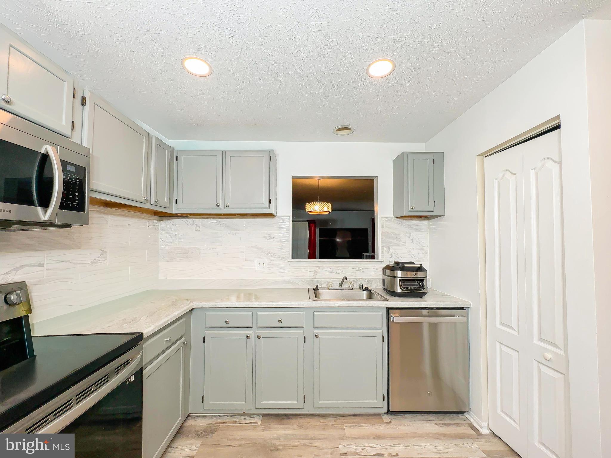 SOUTH HAMPTON SUB - Residential