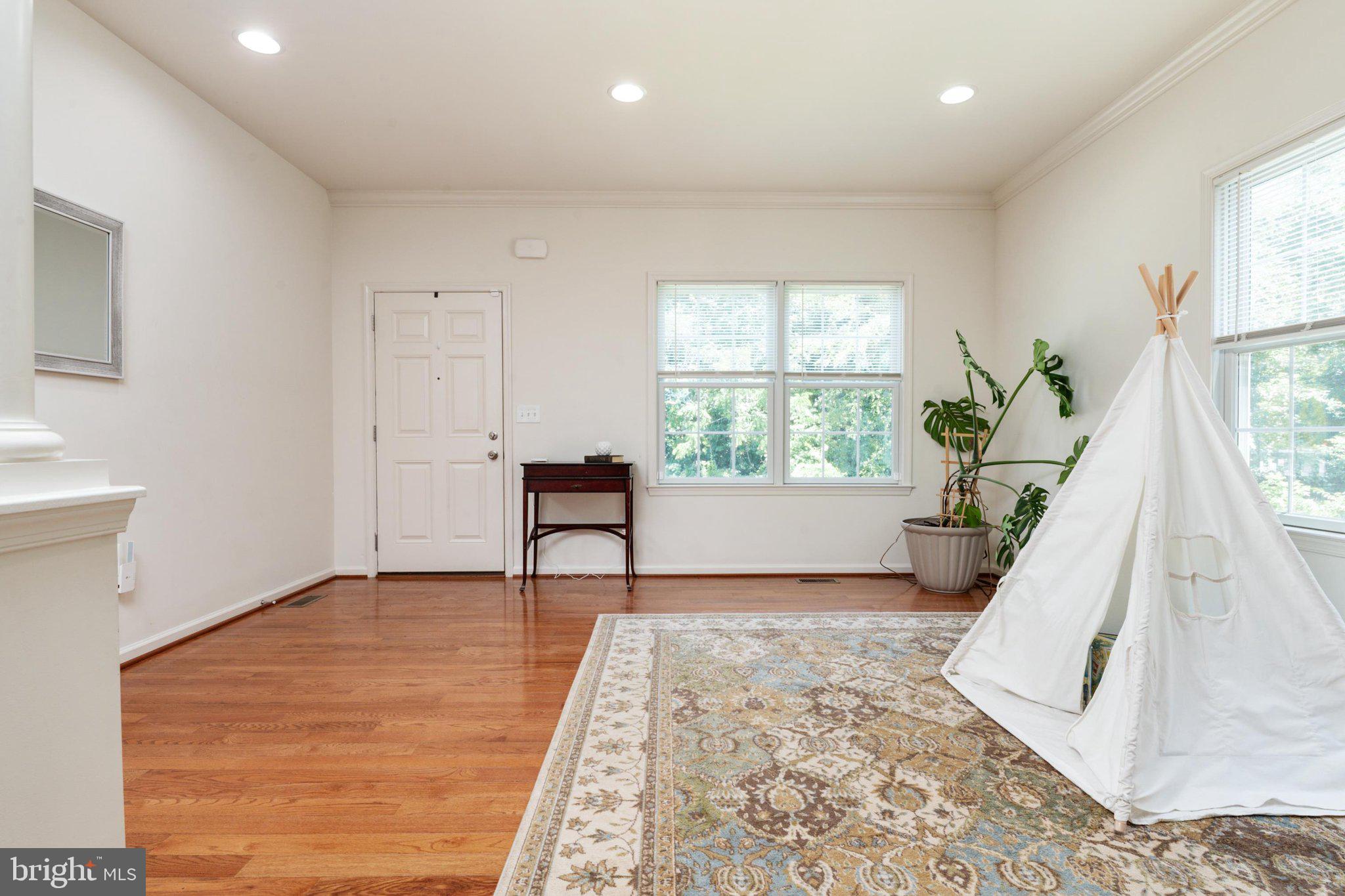 99 PINEVIEW AVENUE